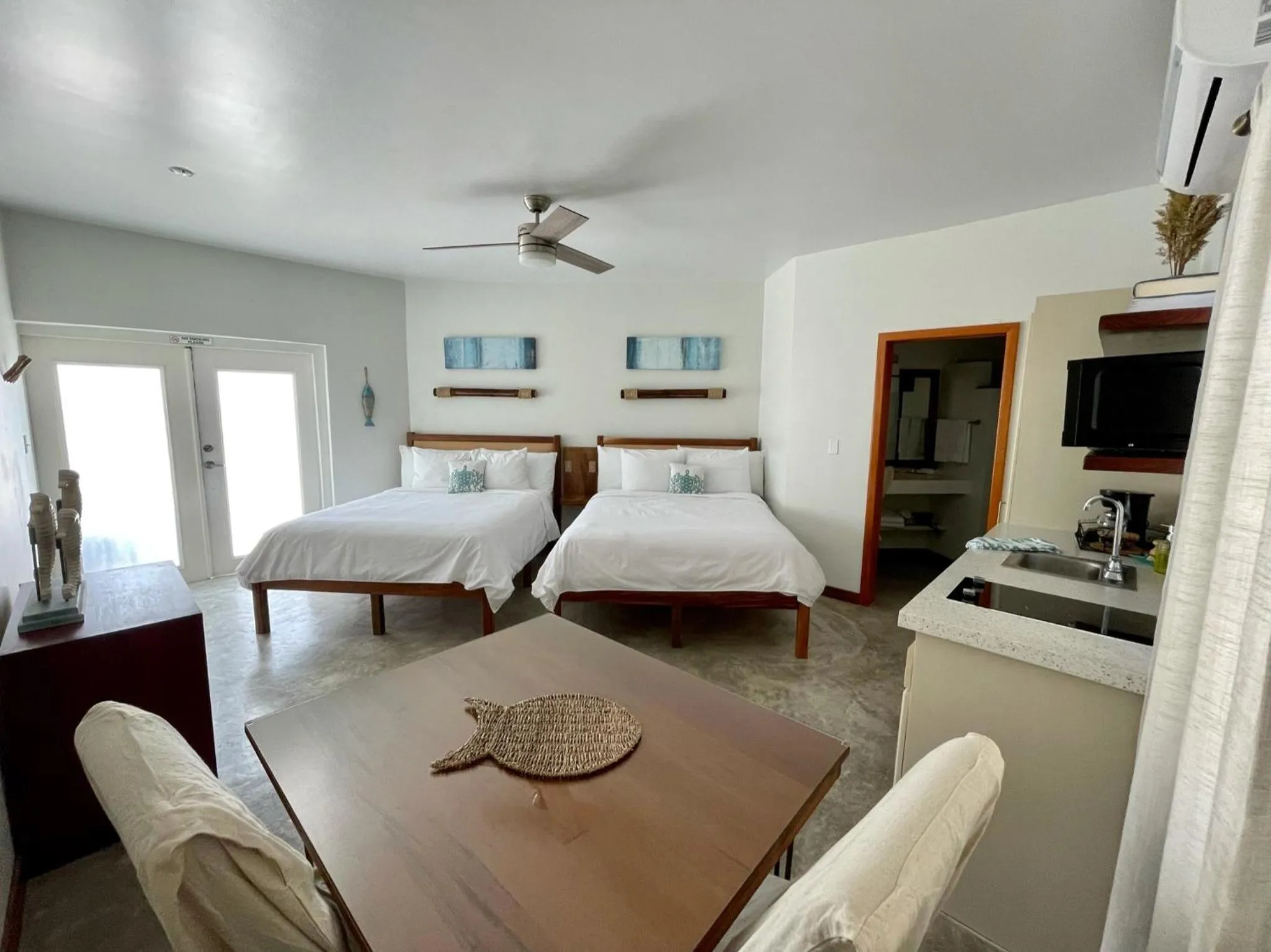 Queen Room with Pool View in Mata Rocks Resort