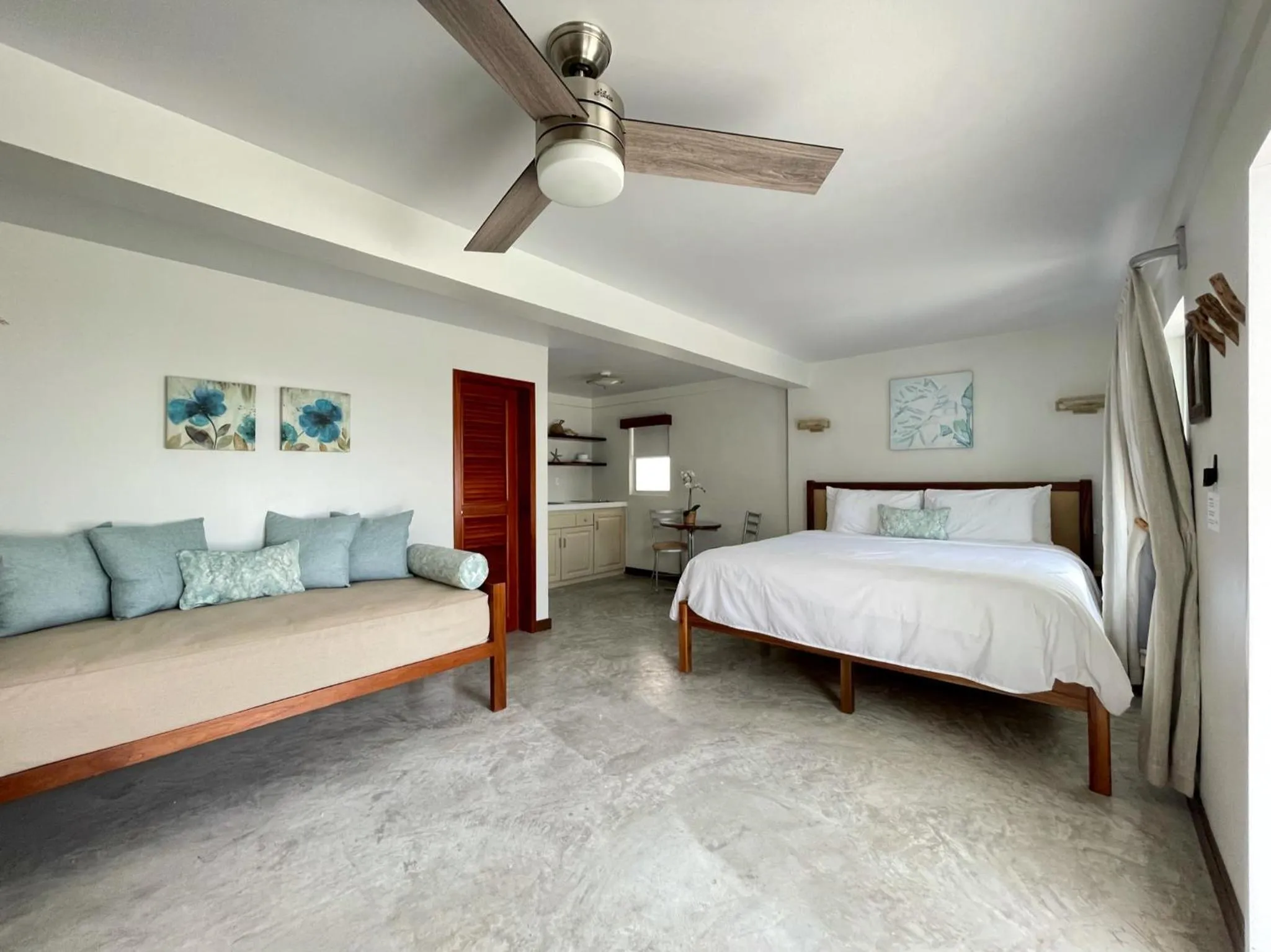 King Suite with Pool View in Mata Rocks Resort