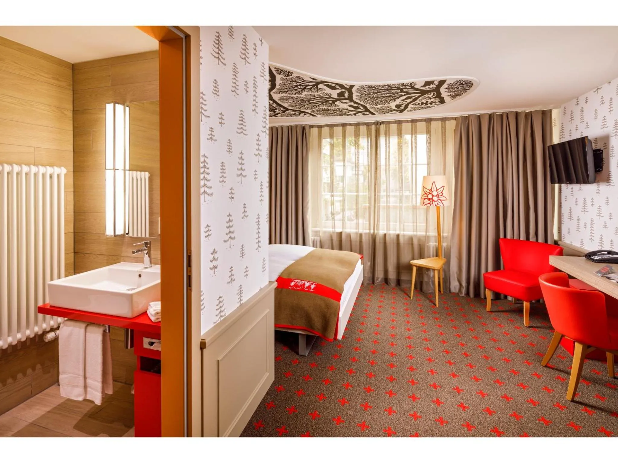 Photo of the whole room, Bed in Swiss Night by Fassbind