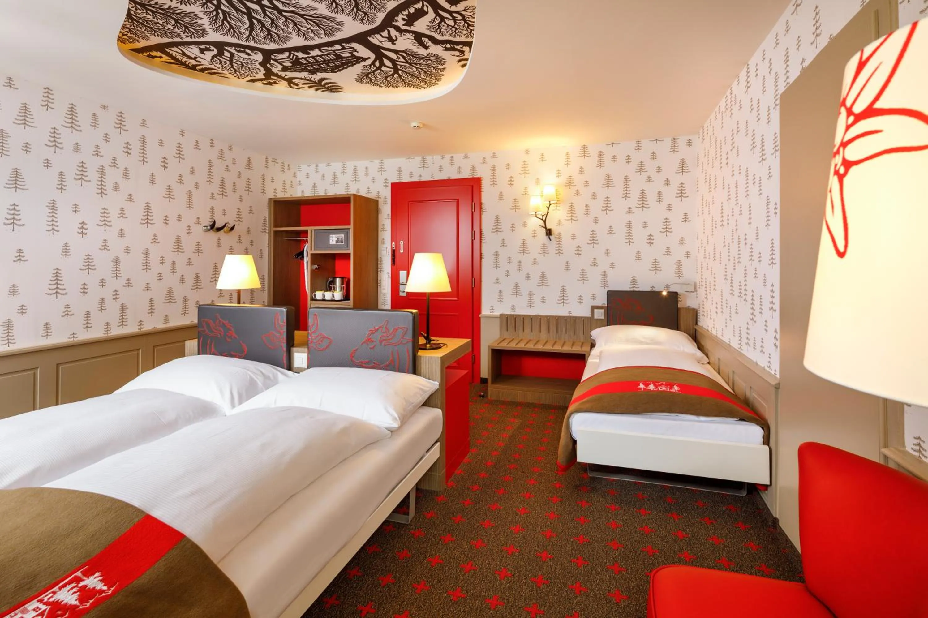 Photo of the whole room, Bed in Swiss Night by Fassbind