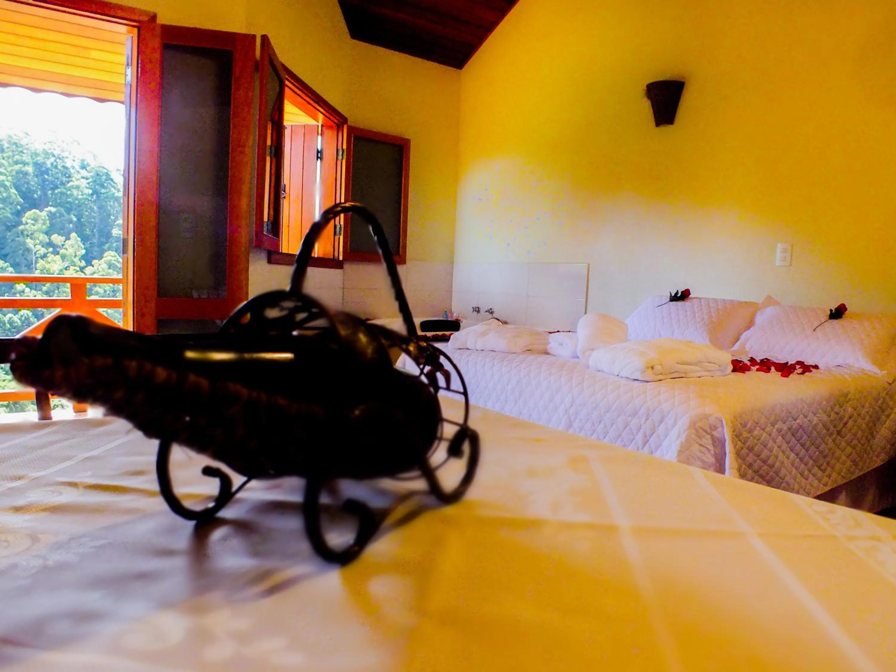 Decorative detail, Bed in Pousada Vista da Serra Monte Verde