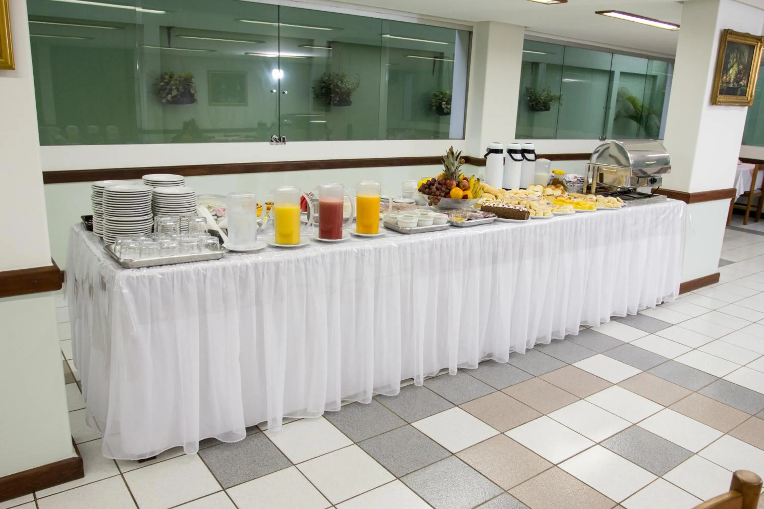 Restaurant/places to eat in Montblanc Hotel