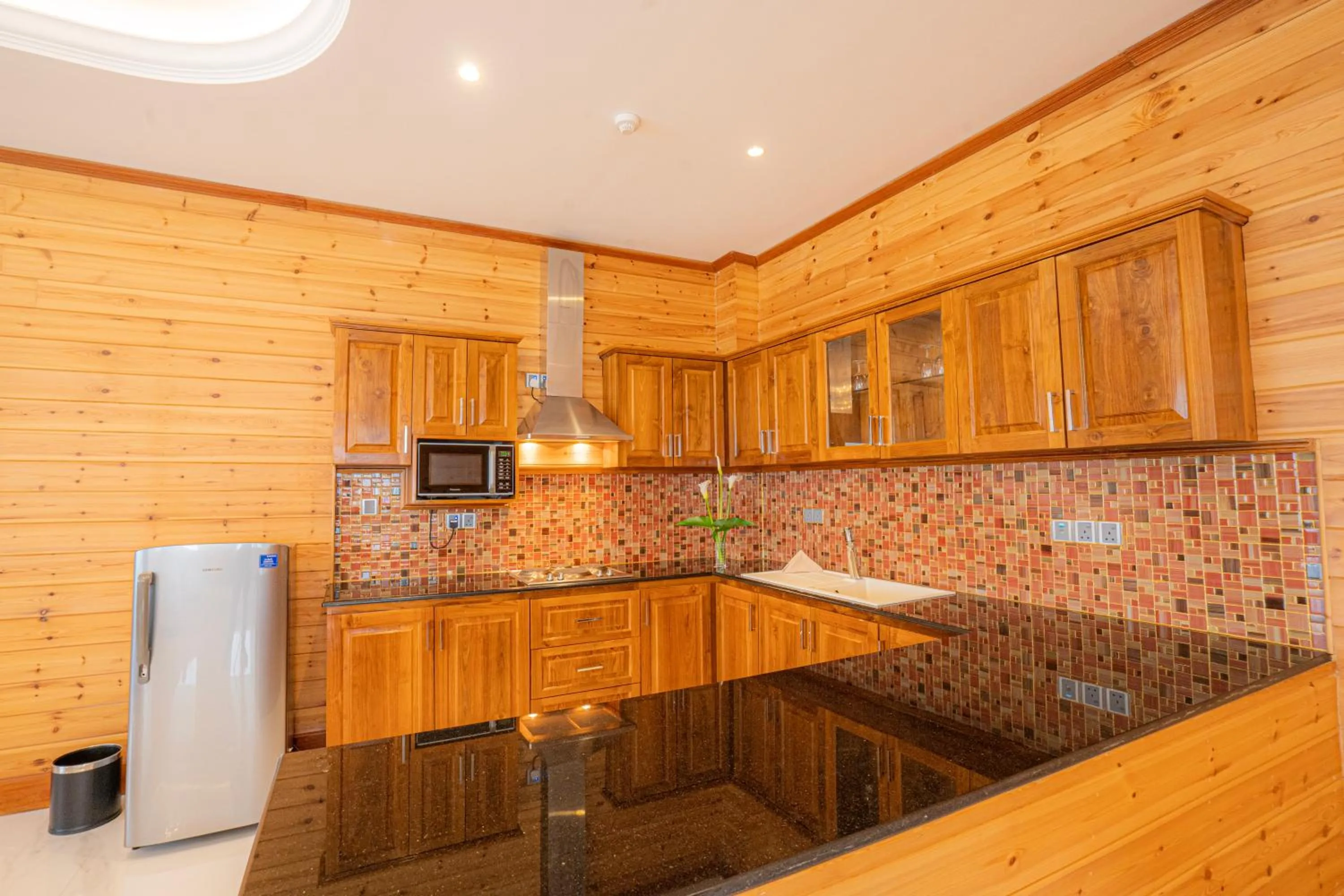 Property building in Araliya Red - Budget friendly Hotel- Where you find stunning 360 panoramic view of Nuwara Eliya