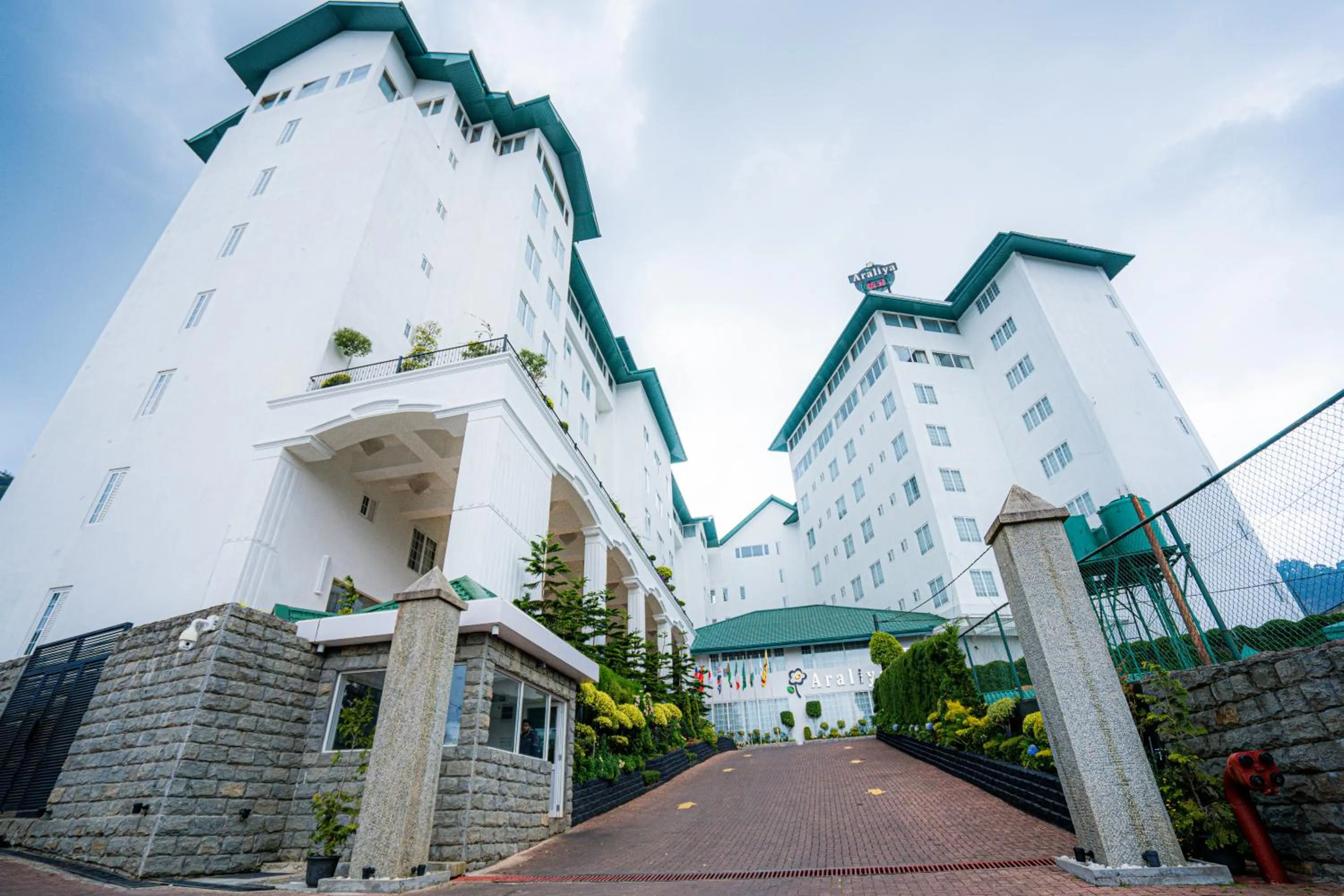 Property building in Araliya Red - Budget friendly Hotel- Where you find stunning 360 panoramic view of Nuwara Eliya