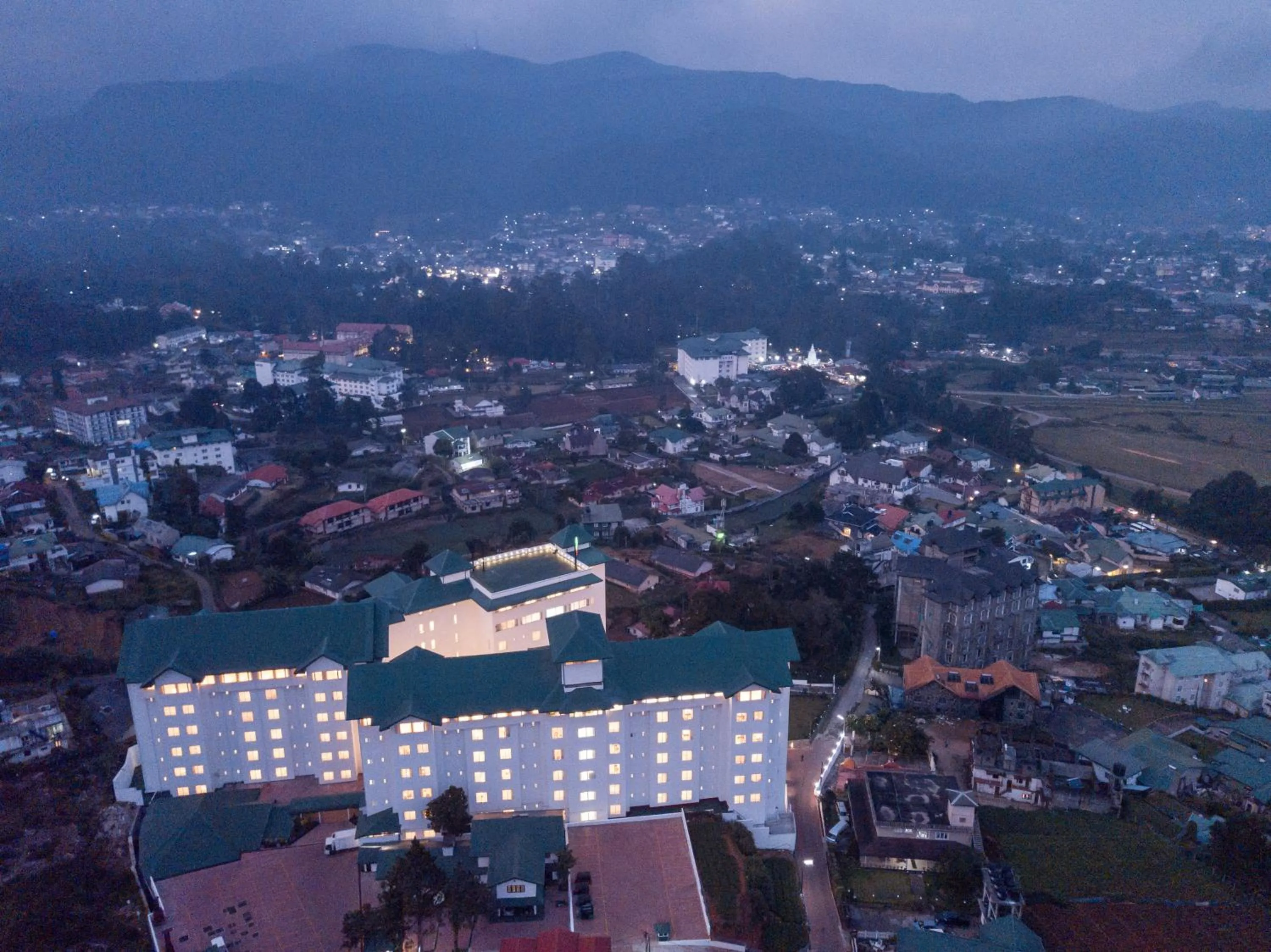 Property building in Araliya Red - Budget friendly Hotel- Where you find stunning 360 panoramic view of Nuwara Eliya