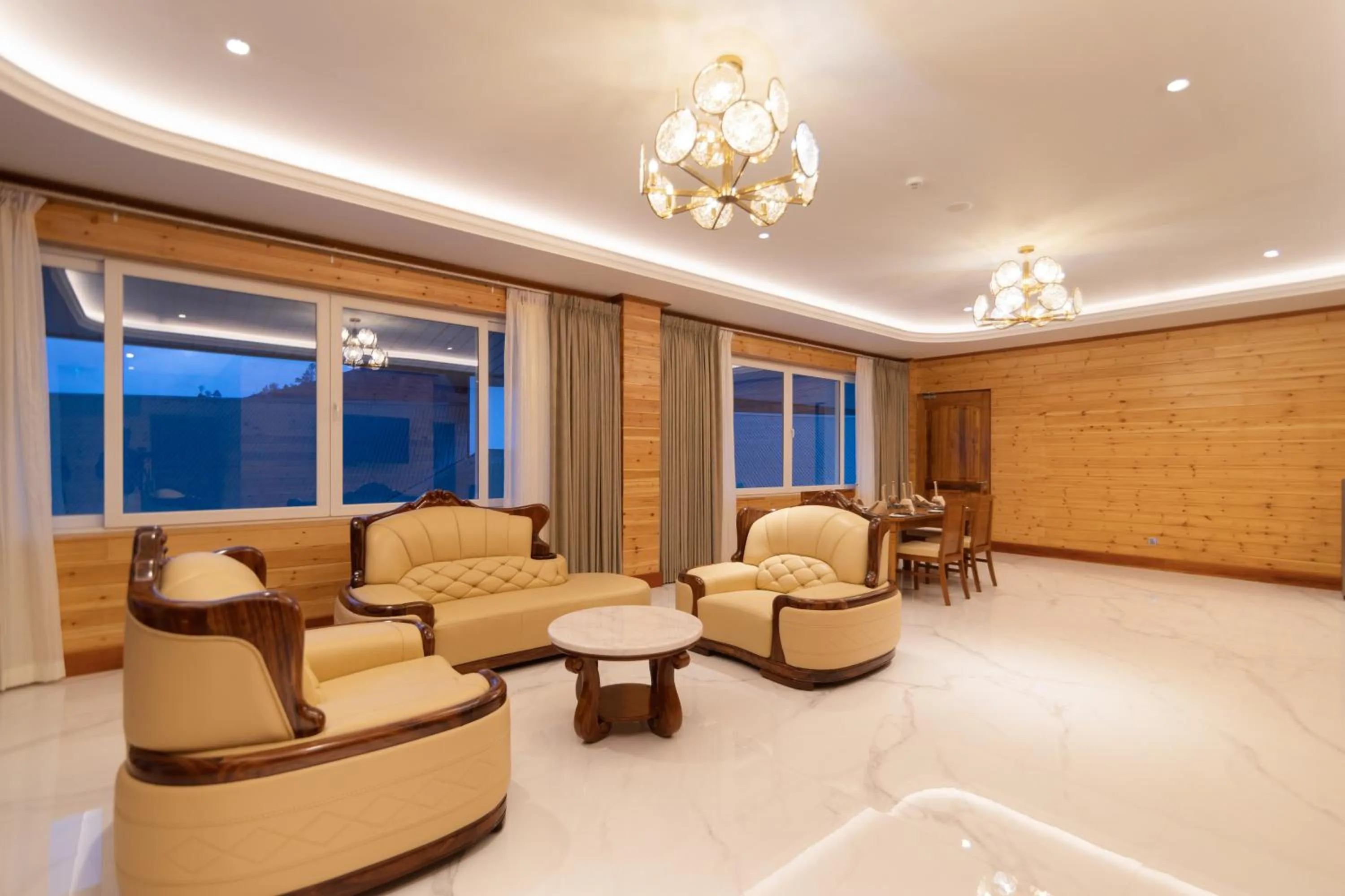 Living room in Araliya Red - Budget friendly Hotel- Where you find stunning 360 panoramic view of Nuwara Eliya