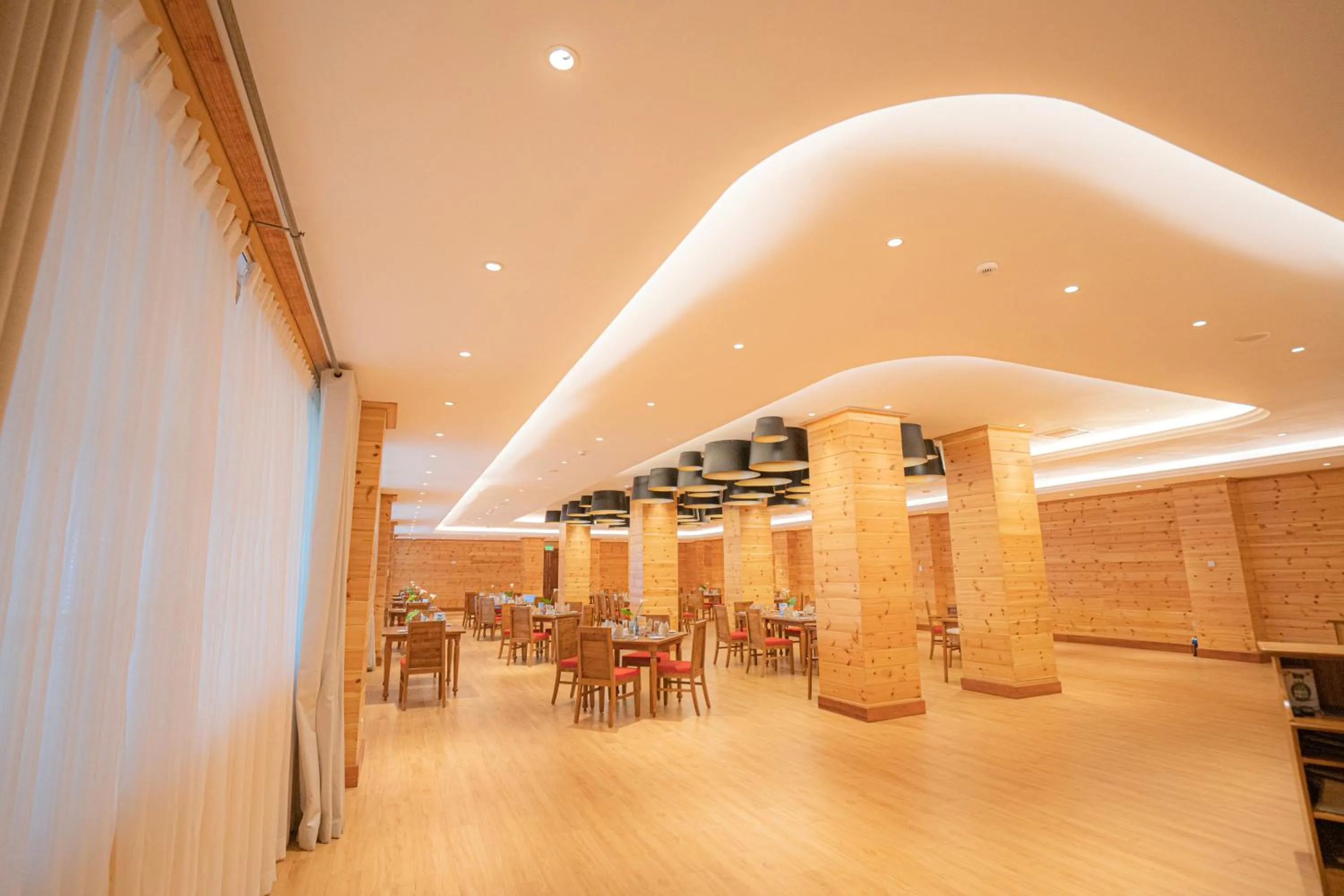 Restaurant/places to eat in Araliya Red - Budget friendly Hotel- Where you find stunning 360 panoramic view of Nuwara Eliya