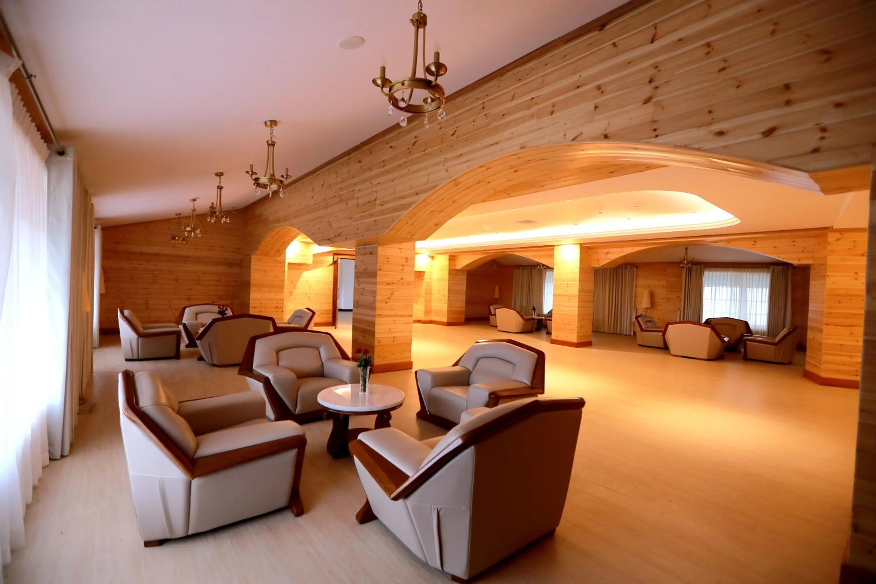 Lobby or reception in Araliya Red - Budget friendly Hotel- Where you find stunning 360 panoramic view of Nuwara Eliya