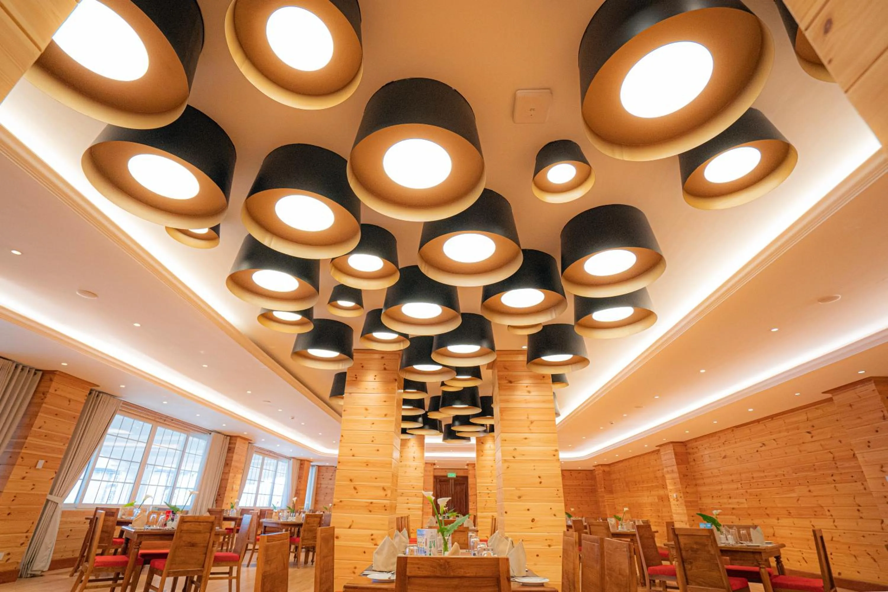 Restaurant/places to eat in Araliya Red - Budget friendly Hotel- Where you find stunning 360 panoramic view of Nuwara Eliya