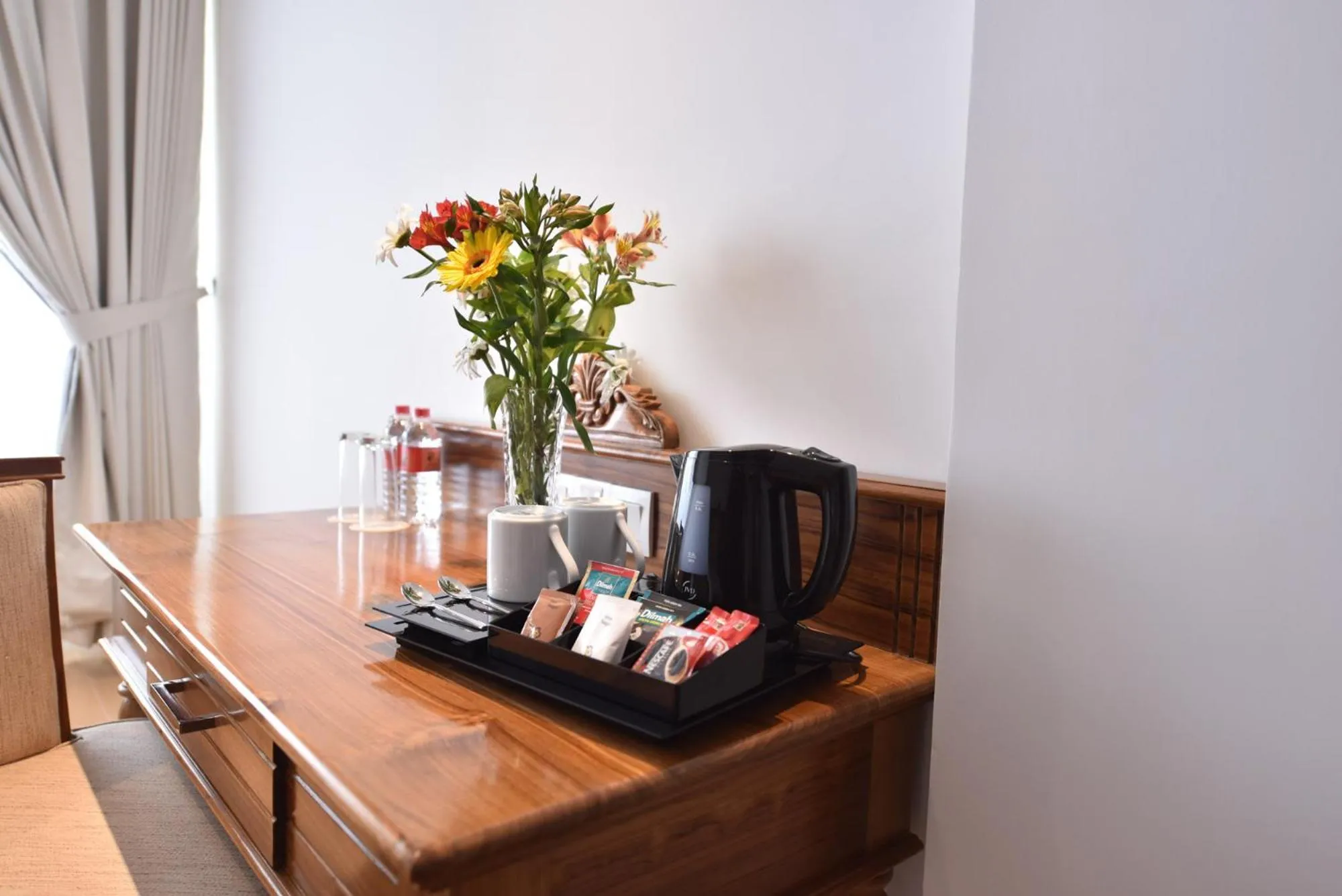 Coffee/tea facilities in Araliya Red - Budget friendly Hotel- Where you find stunning 360 panoramic view of Nuwara Eliya