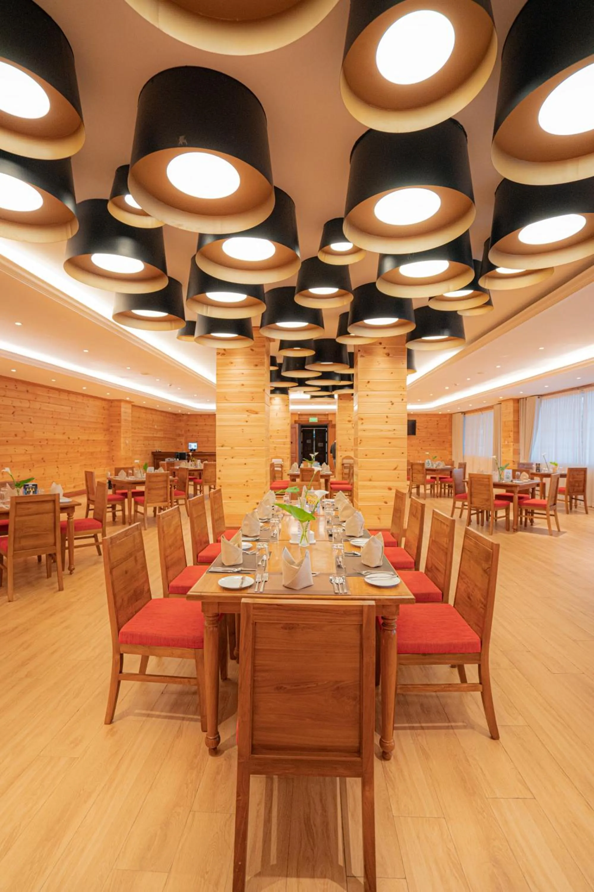 Restaurant/places to eat in Araliya Red - Budget friendly Hotel- Where you find stunning 360 panoramic view of Nuwara Eliya