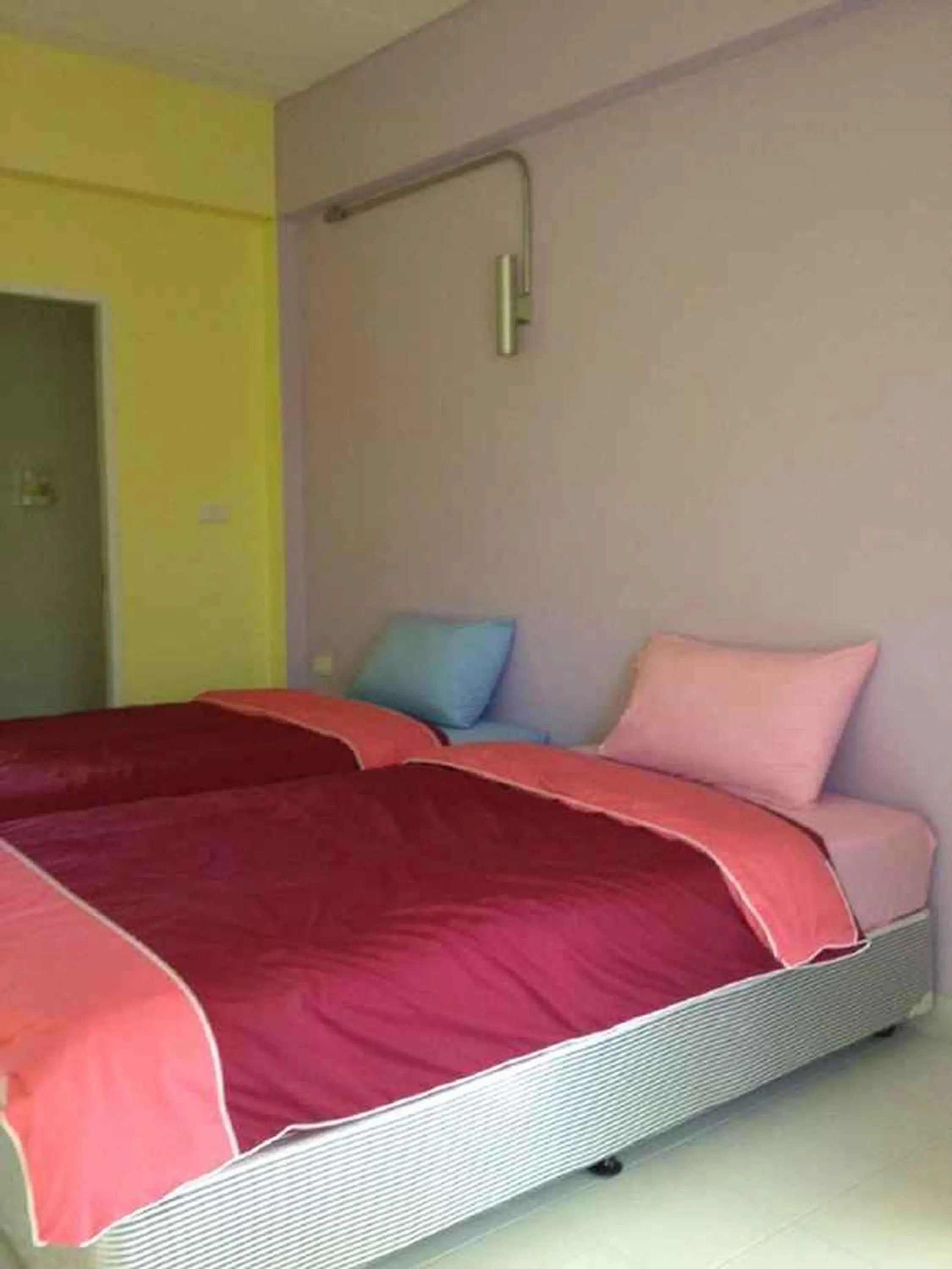 Photo of the whole room, Bed in Chor Chang House