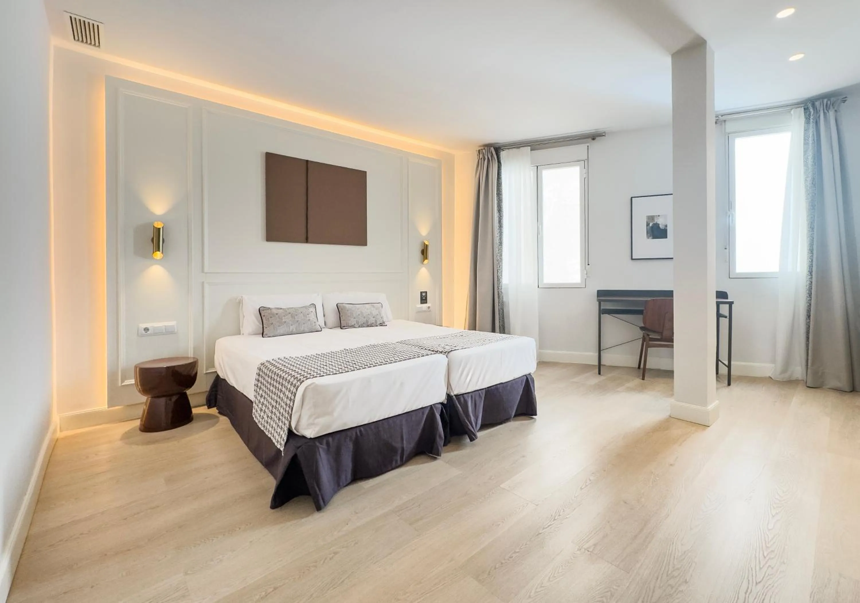 Bed in Ópera Stays by Charming