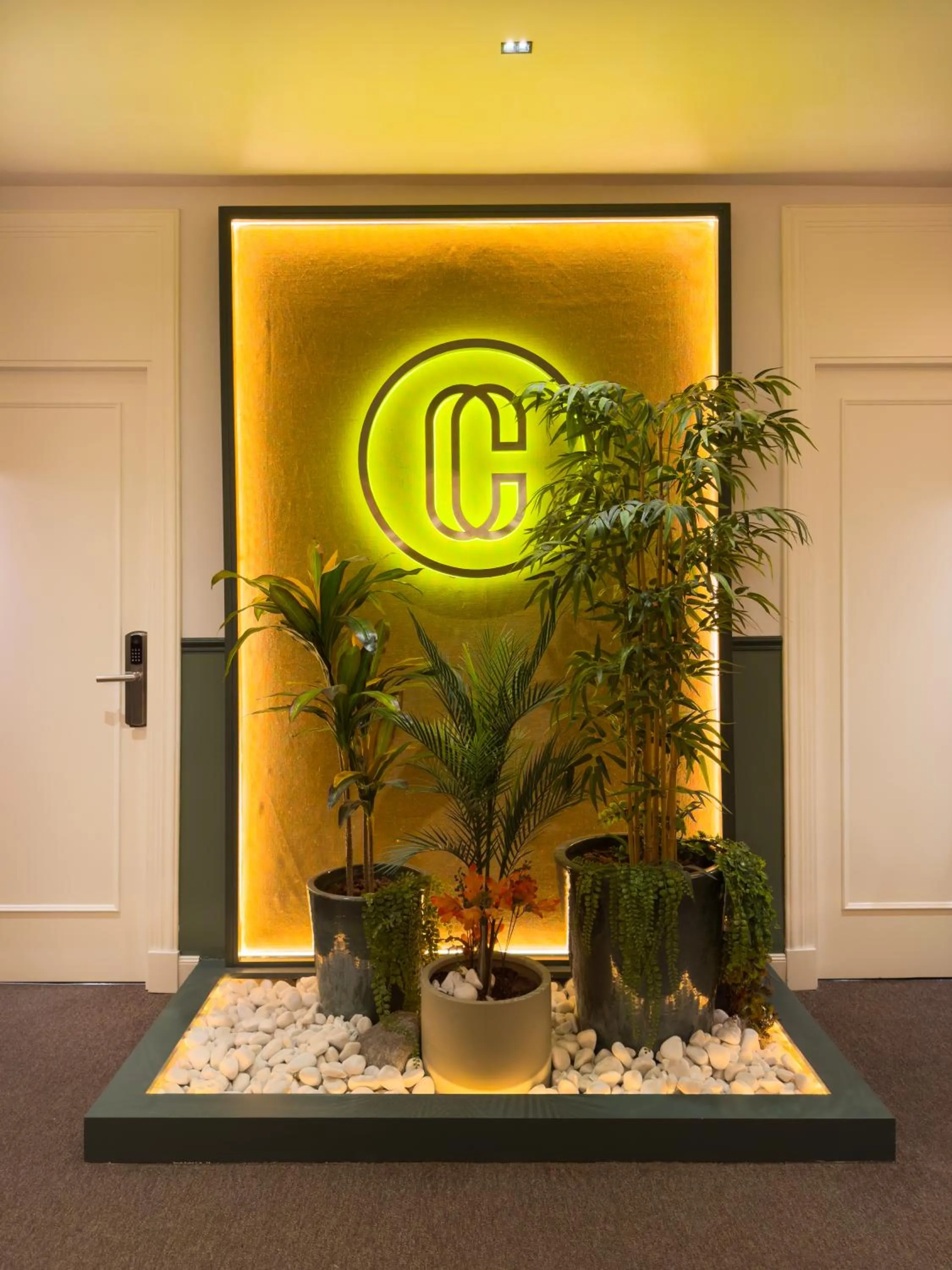 Property logo or sign in Ópera Stays by Charming