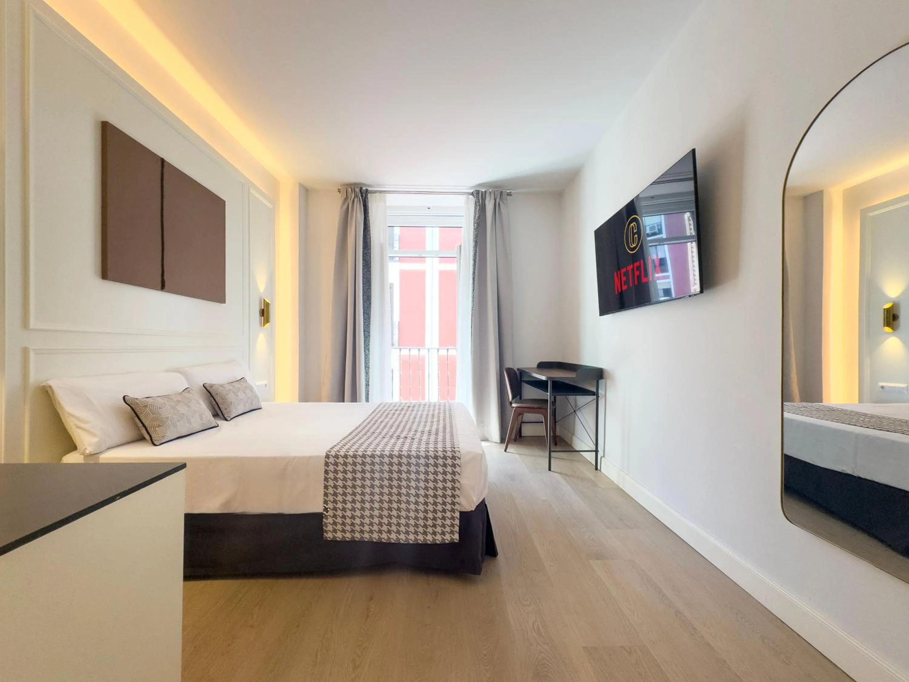 Bed in Ópera Stays by Charming