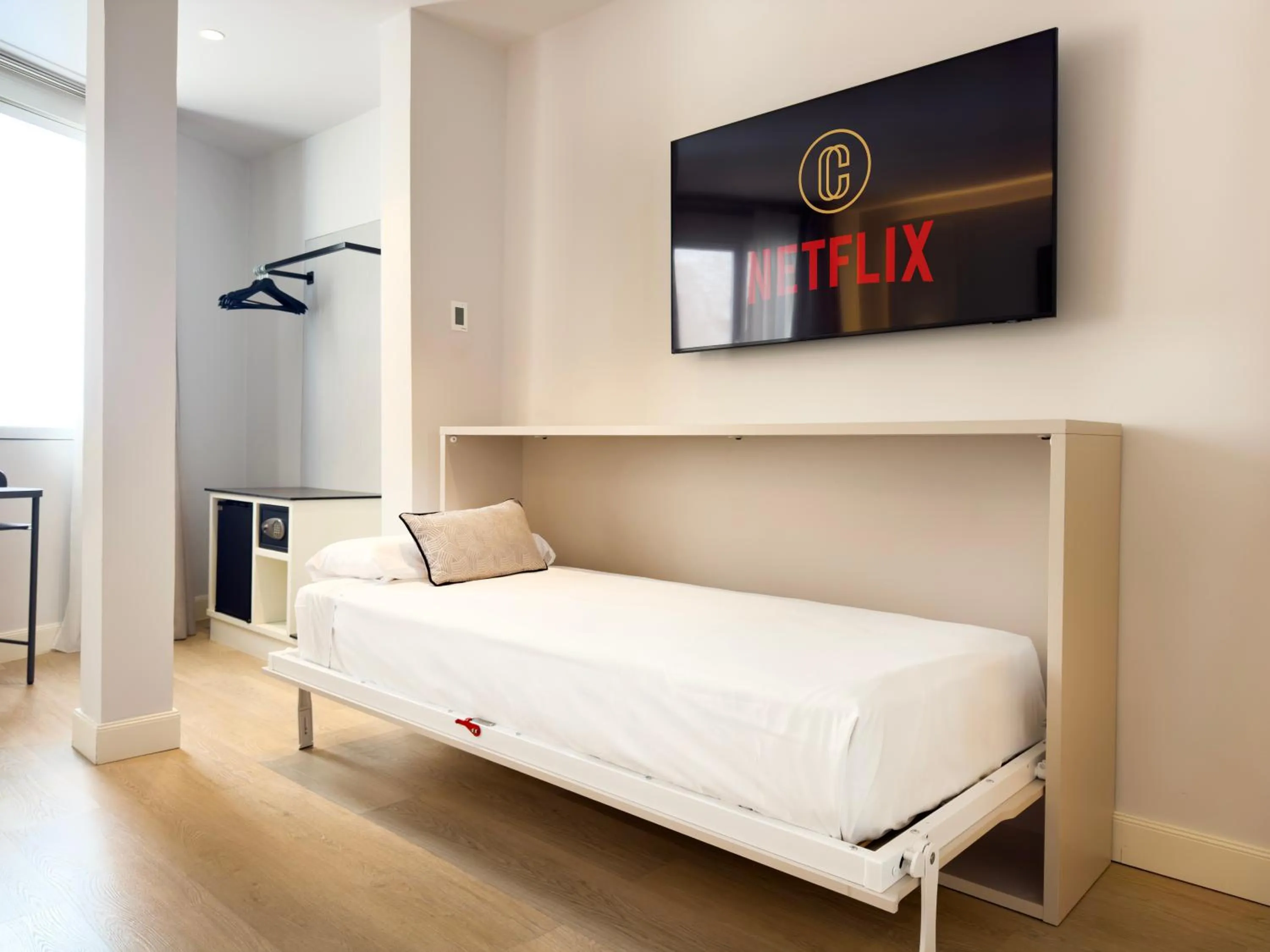 Bed in Ópera Stays by Charming