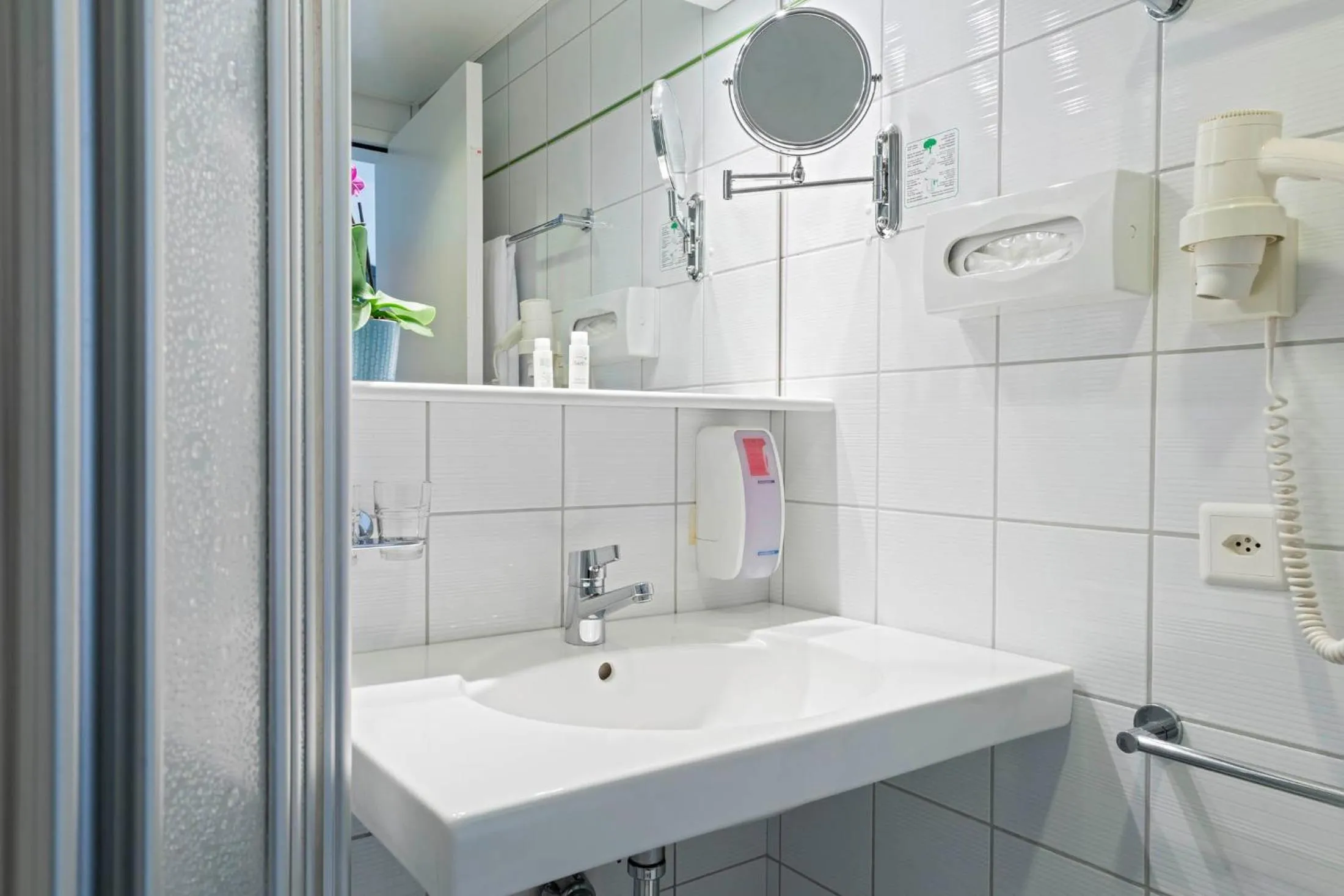 Bathroom in Hotel Conti Dietikon