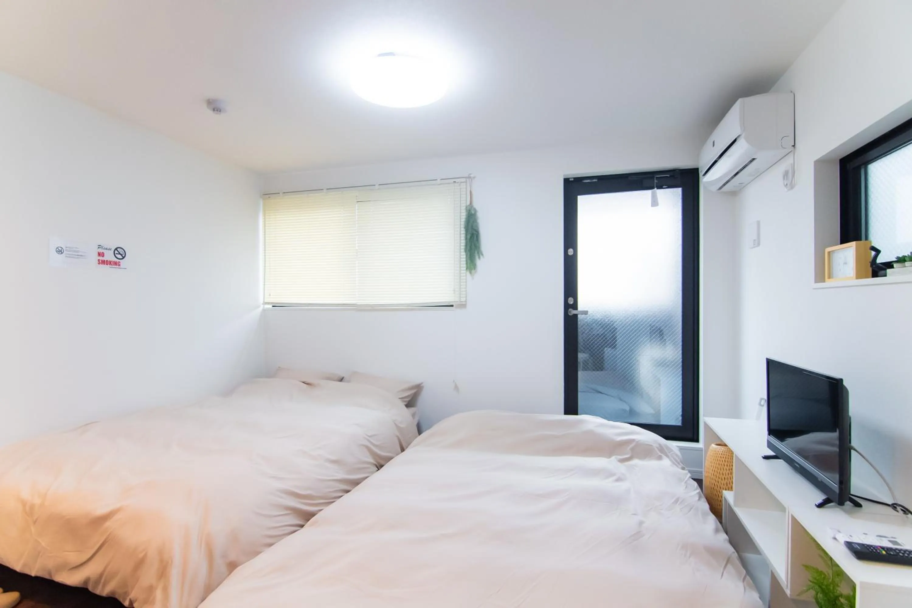 Bed in Base Hanegi Apartment by Tranova