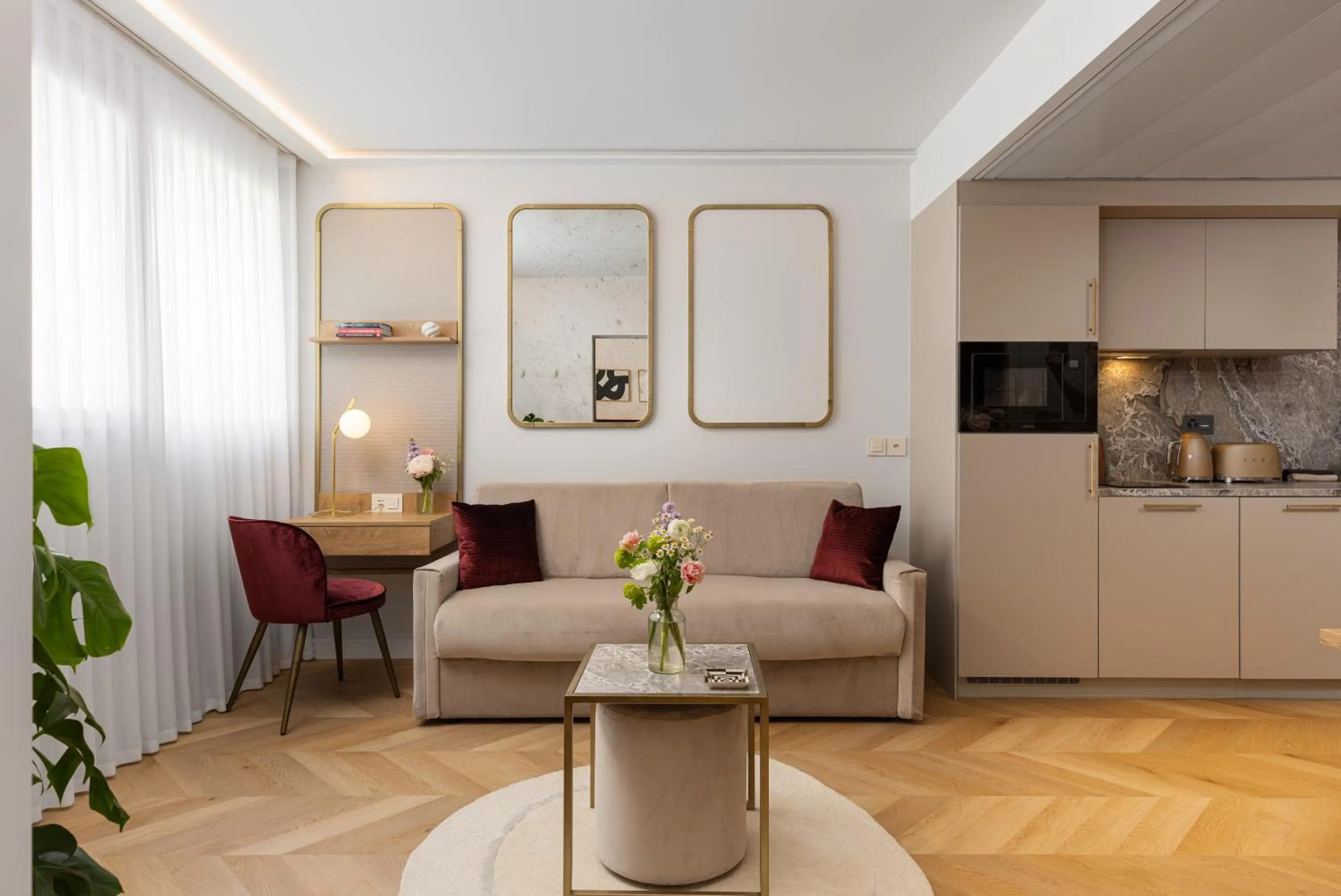 Coffee/tea facilities in Royal Manotel