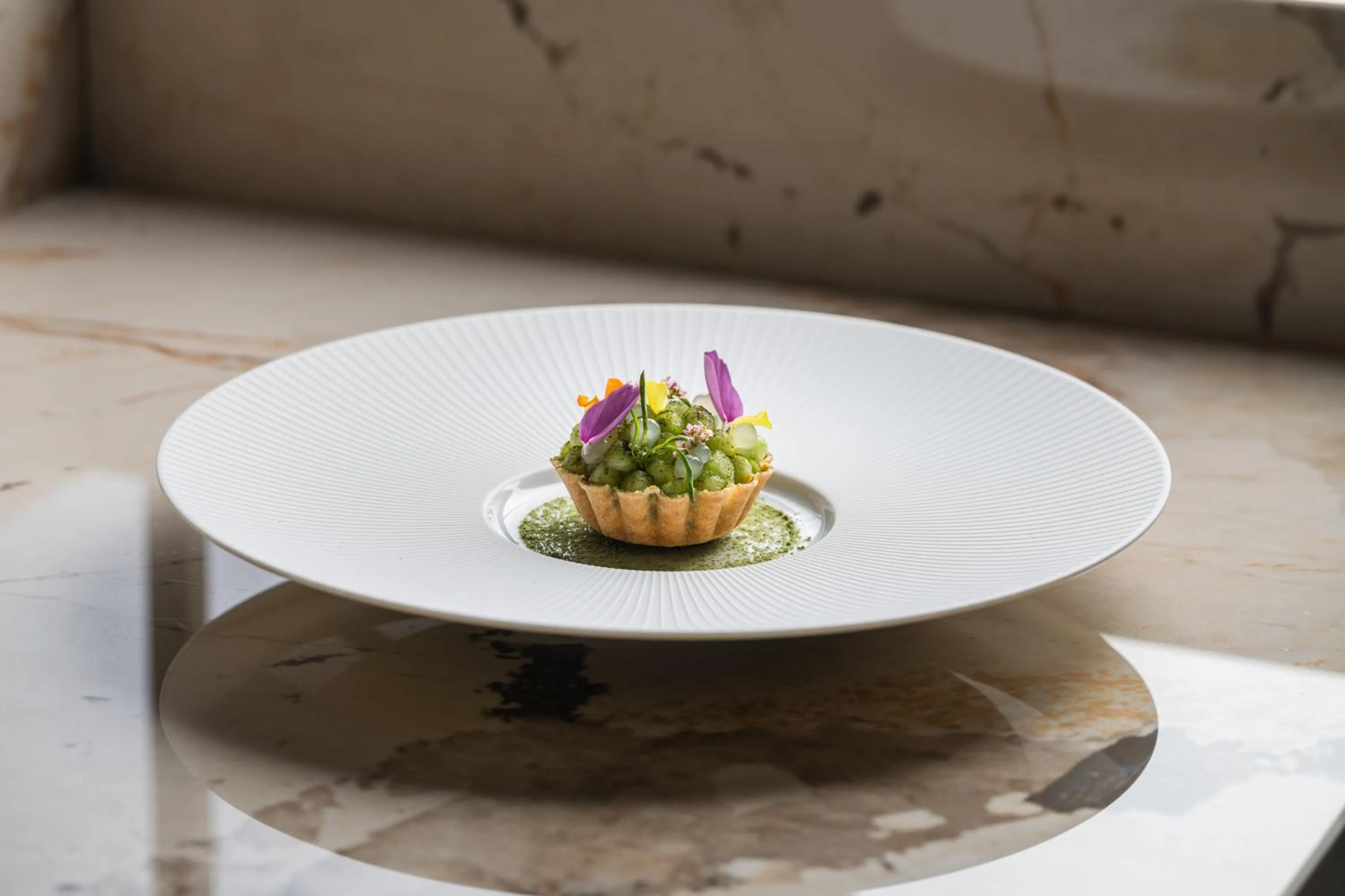 Restaurant/places to eat in Royal Manotel