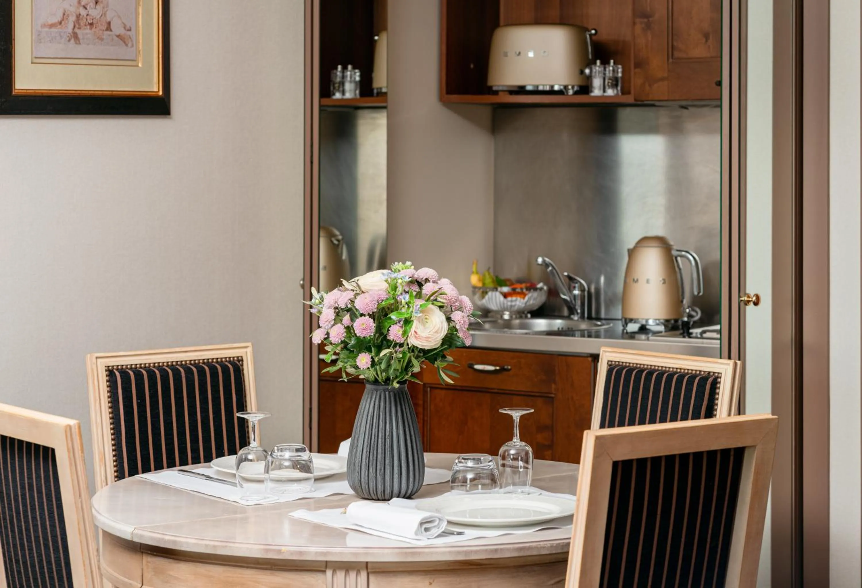 Dining area in Royal Manotel