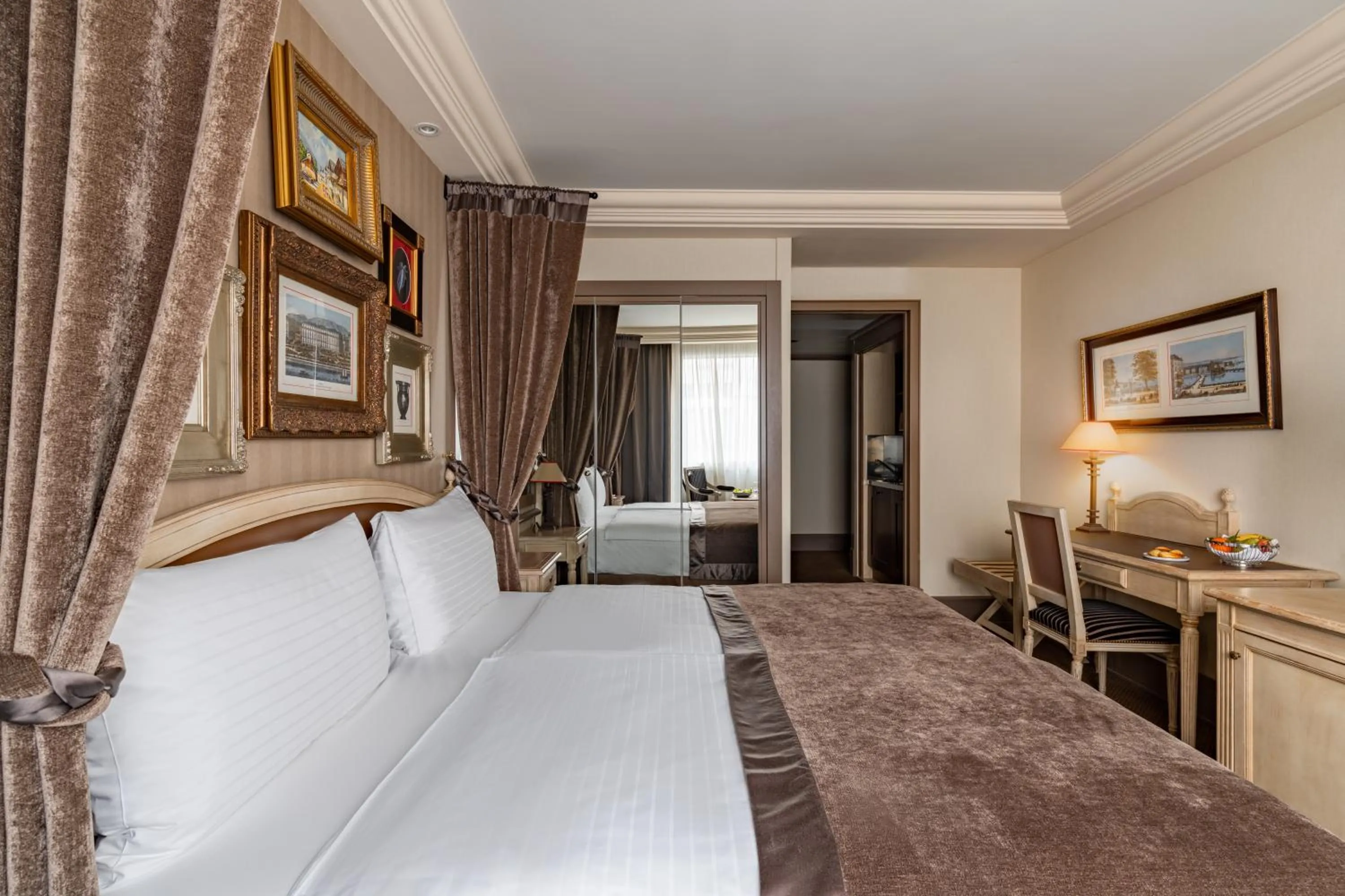 Bed in Royal Manotel