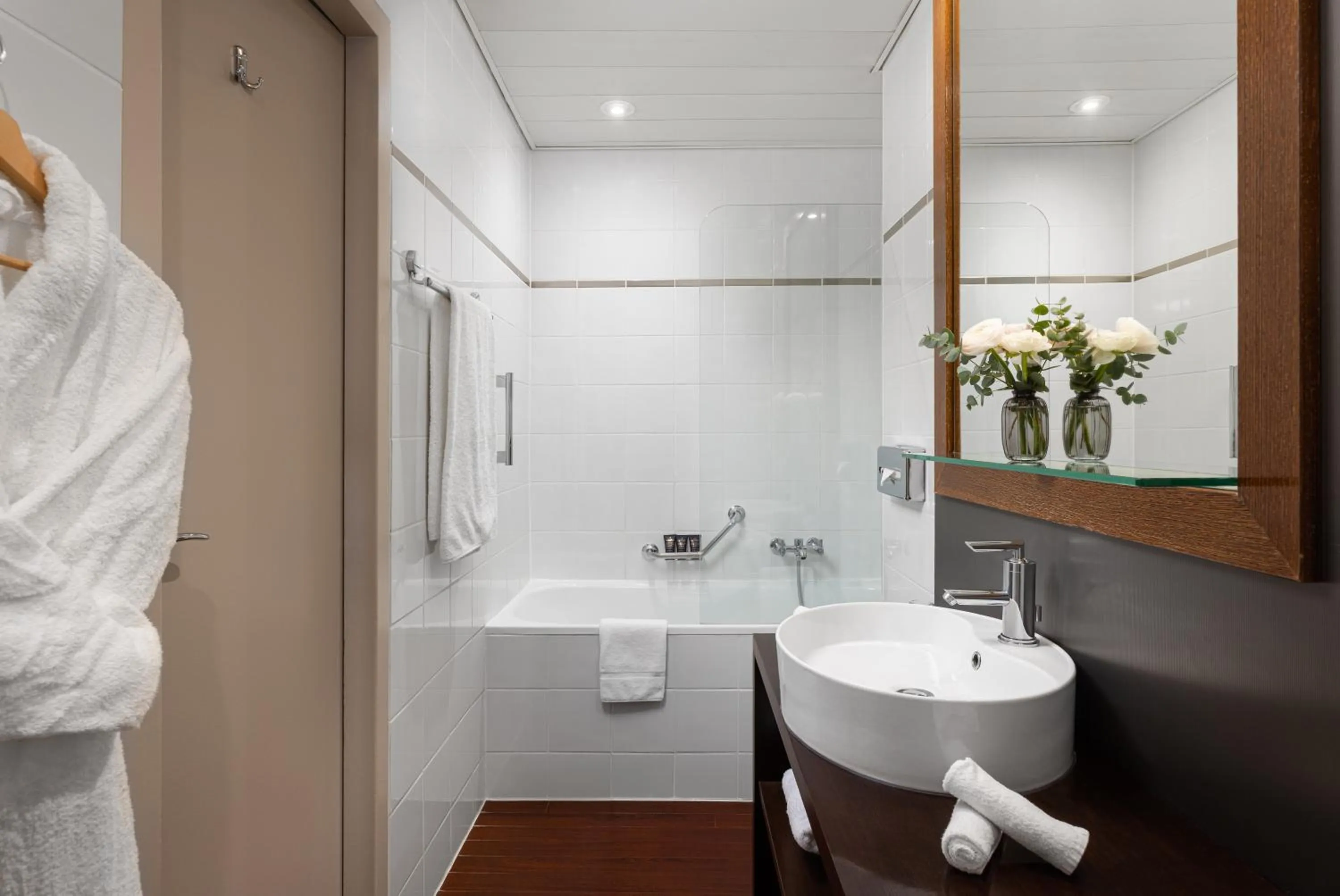 Bathroom in Auteuil Manotel