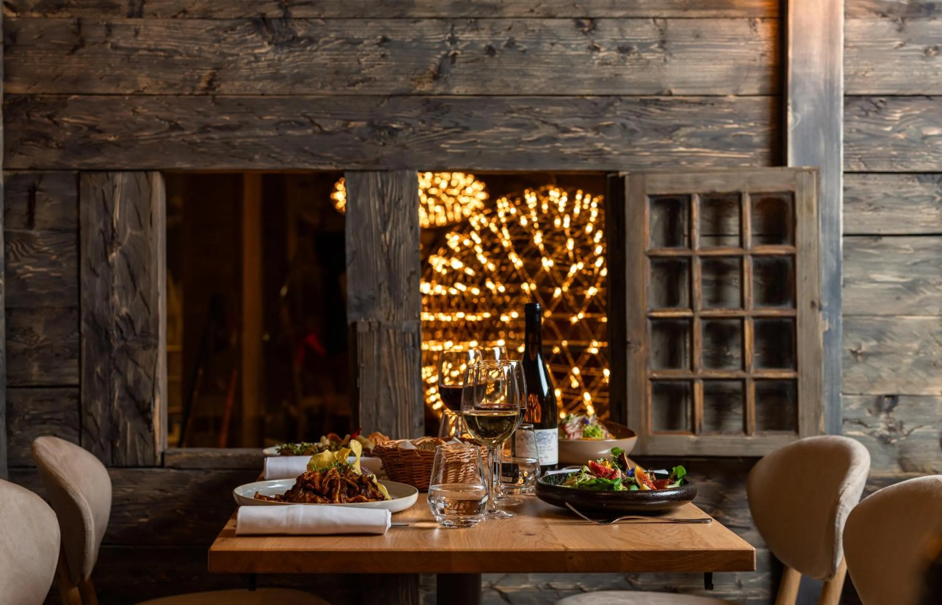 Restaurant/places to eat in Edelweiss Manotel