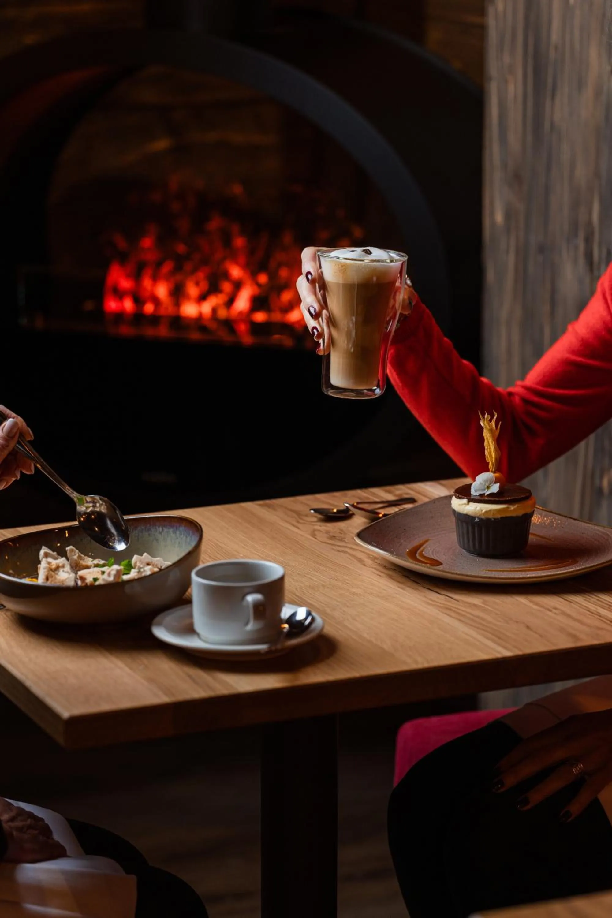 Restaurant/places to eat in Edelweiss Manotel