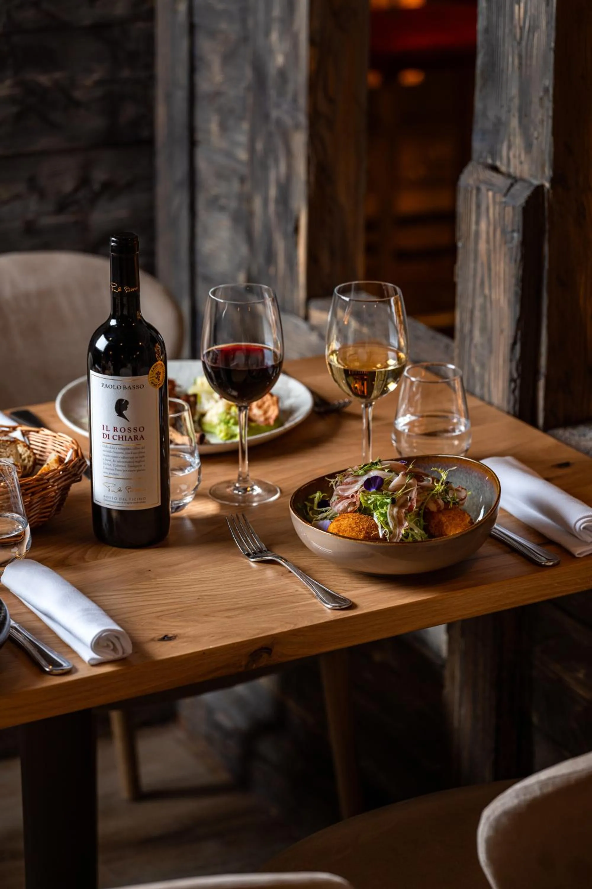 Restaurant/places to eat in Edelweiss Manotel