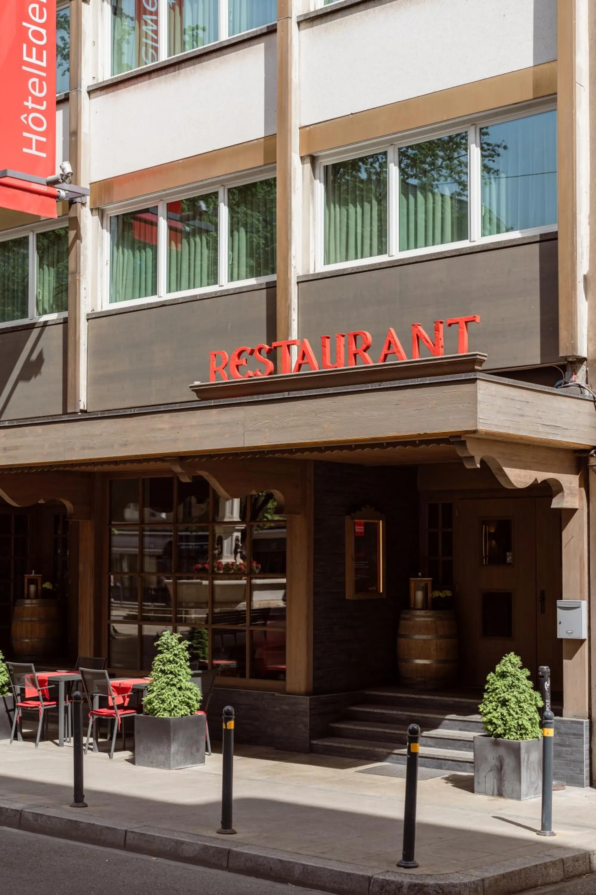 Facade/entrance in Edelweiss Manotel