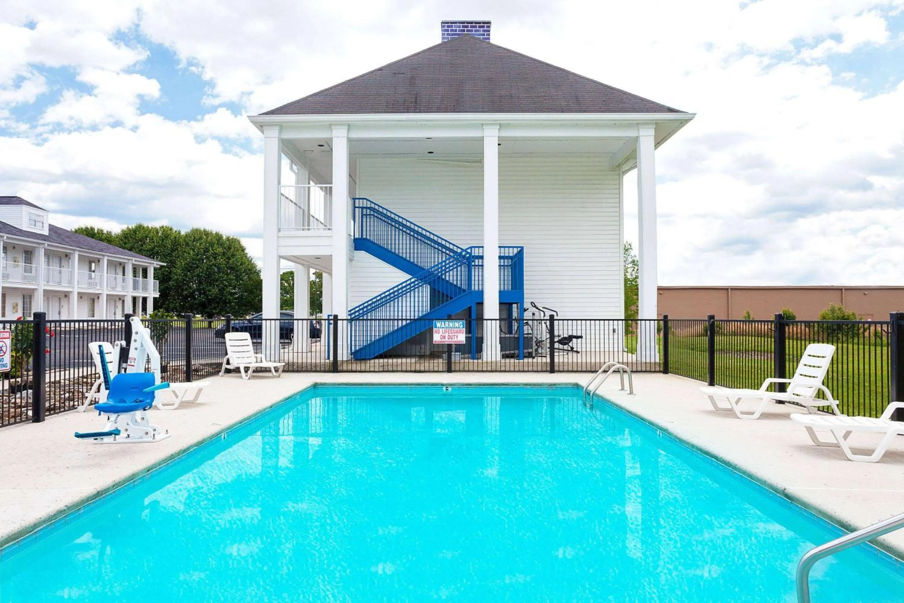 Pool view in Baymont by Wyndham Tullahoma