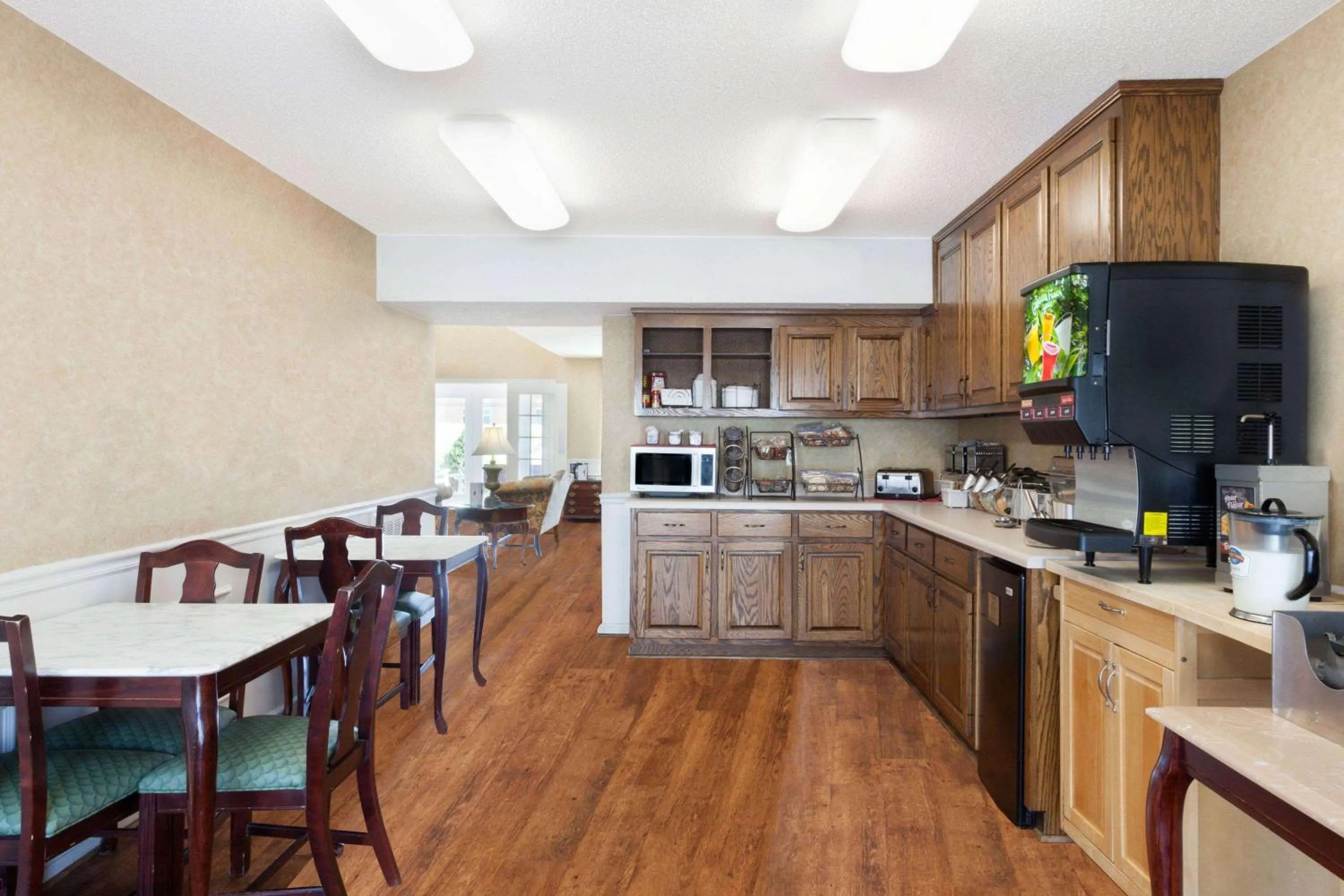 Breakfast in Baymont by Wyndham Tullahoma