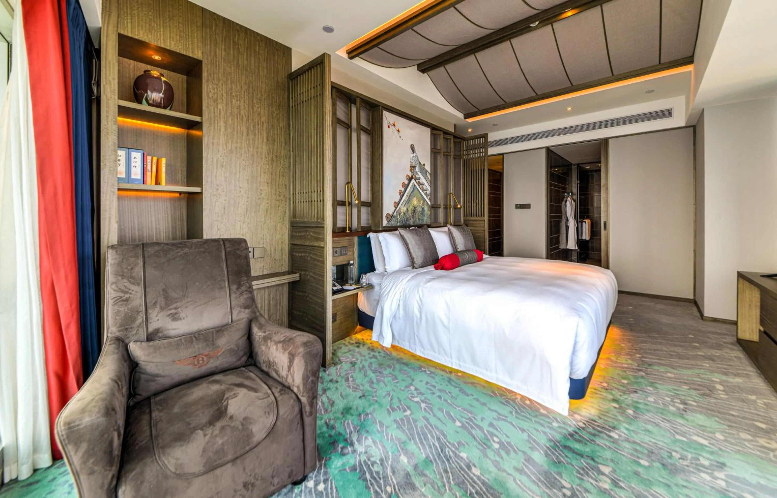 Photo of the whole room, Bed in Elegant Hotel Guangzhou Zhujiang New Town Canton Tower- Free Shuttle Bus to Canton Fair Complex during Canton Fair period