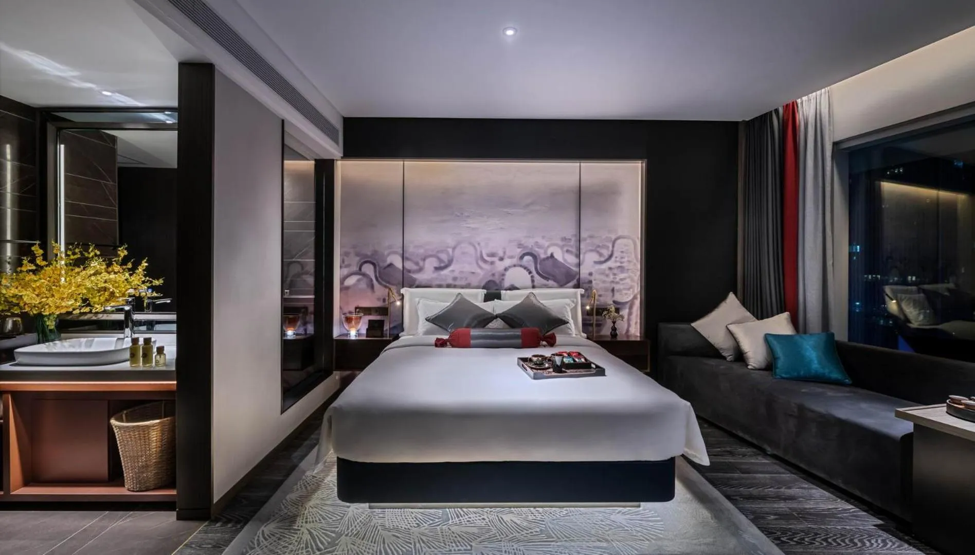 Photo of the whole room, Bed in Elegant Hotel Guangzhou Zhujiang New Town Canton Tower- Free Shuttle Bus to Canton Fair Complex during Canton Fair period