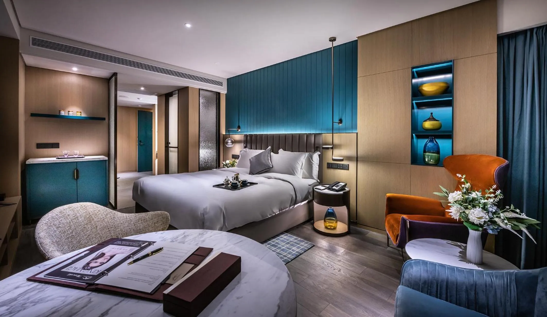 Photo of the whole room, Bed in Elegant Hotel Guangzhou Zhujiang New Town Canton Tower- Free Shuttle Bus to Canton Fair Complex during Canton Fair period