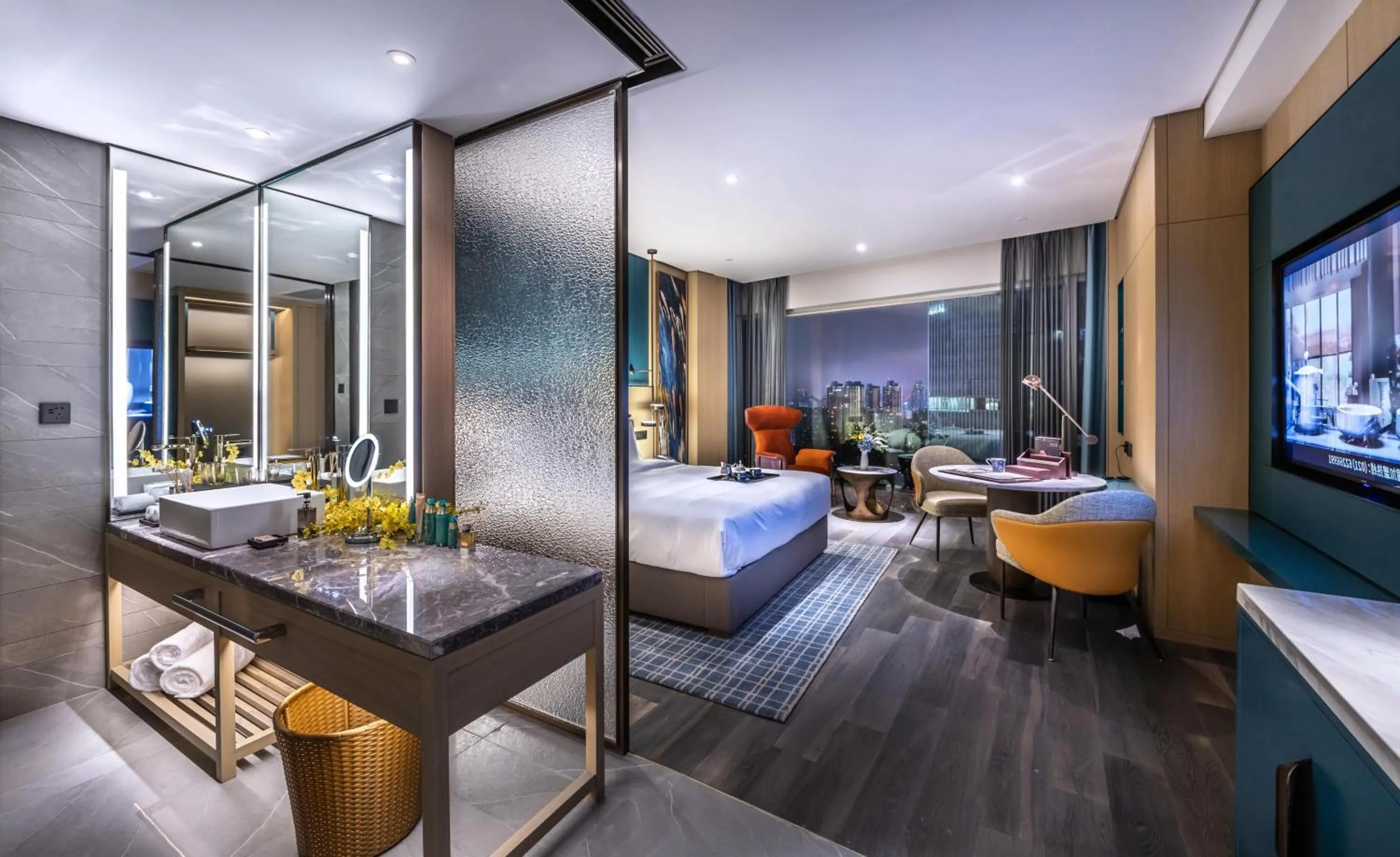 Bathroom, Bed in Elegant Hotel Guangzhou Zhujiang New Town Canton Tower- Free Shuttle Bus to Canton Fair Complex during Canton Fair period