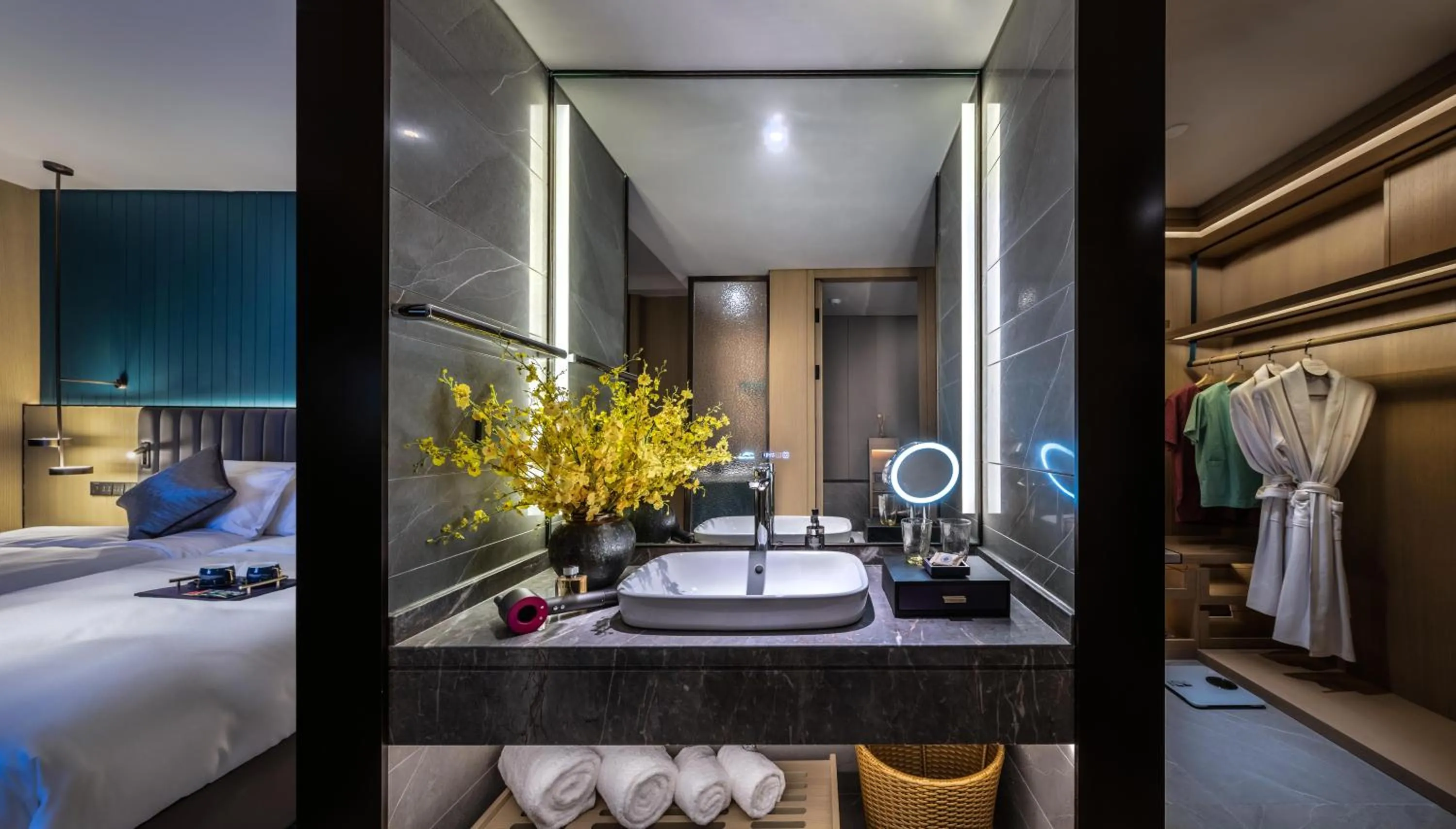 Bathroom, Bed in Elegant Hotel Guangzhou Zhujiang New Town Canton Tower- Free Shuttle Bus to Canton Fair Complex during Canton Fair period