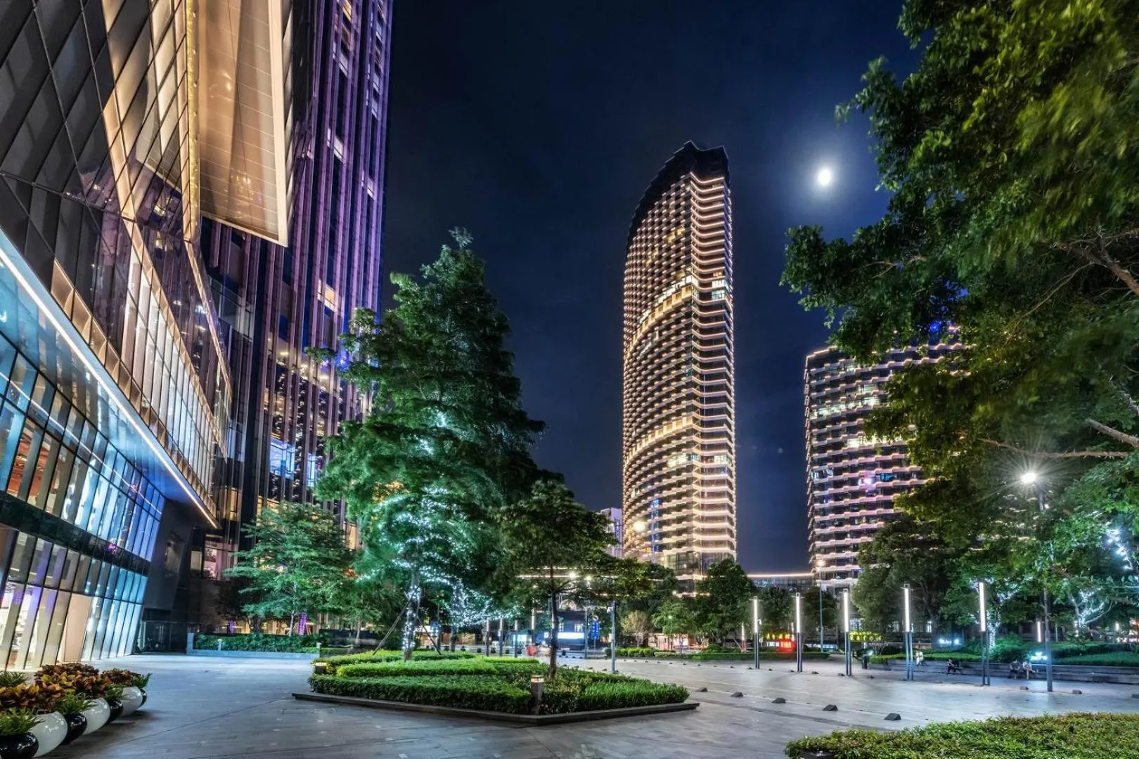 Property building in Elegant Hotel Guangzhou Zhujiang New Town Canton Tower- Free Shuttle Bus to Canton Fair Complex during Canton Fair period