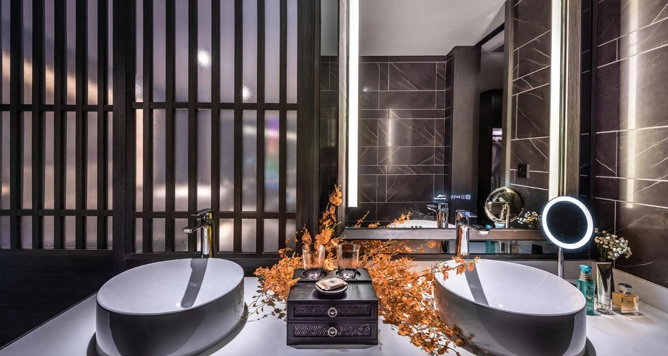 Bathroom in Elegant Hotel Guangzhou Zhujiang New Town Canton Tower- Free Shuttle Bus to Canton Fair Complex during Canton Fair period