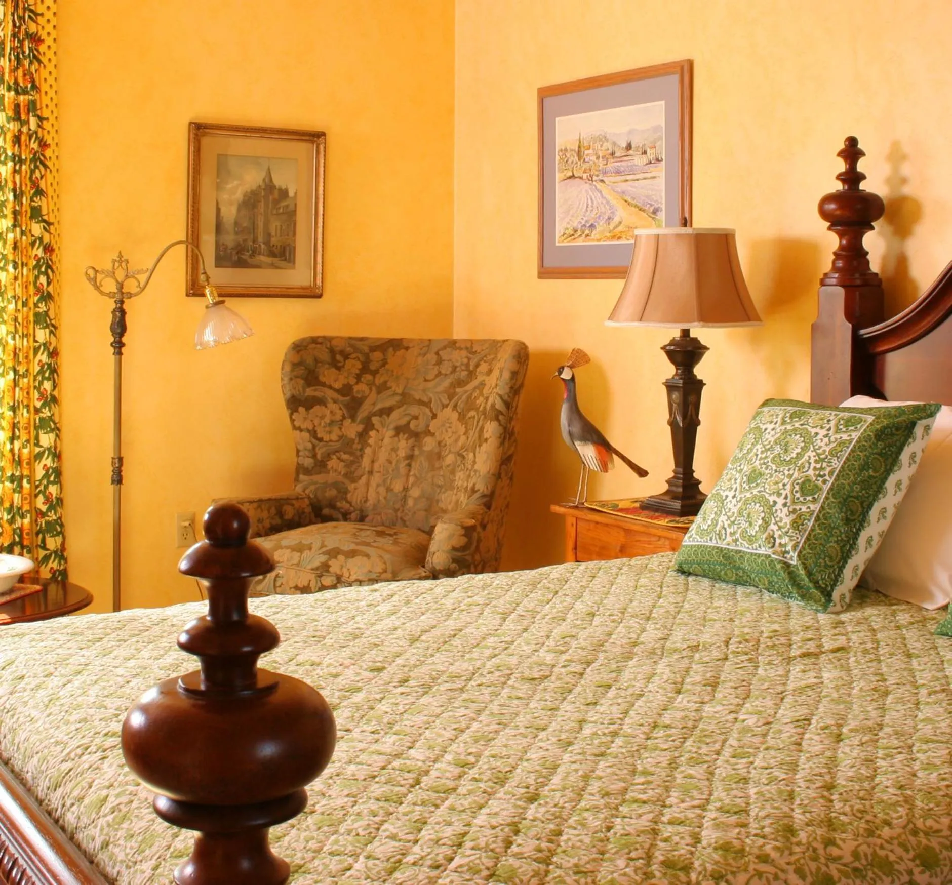 Bed in L'Auberge Provencale Inn & Restaurant