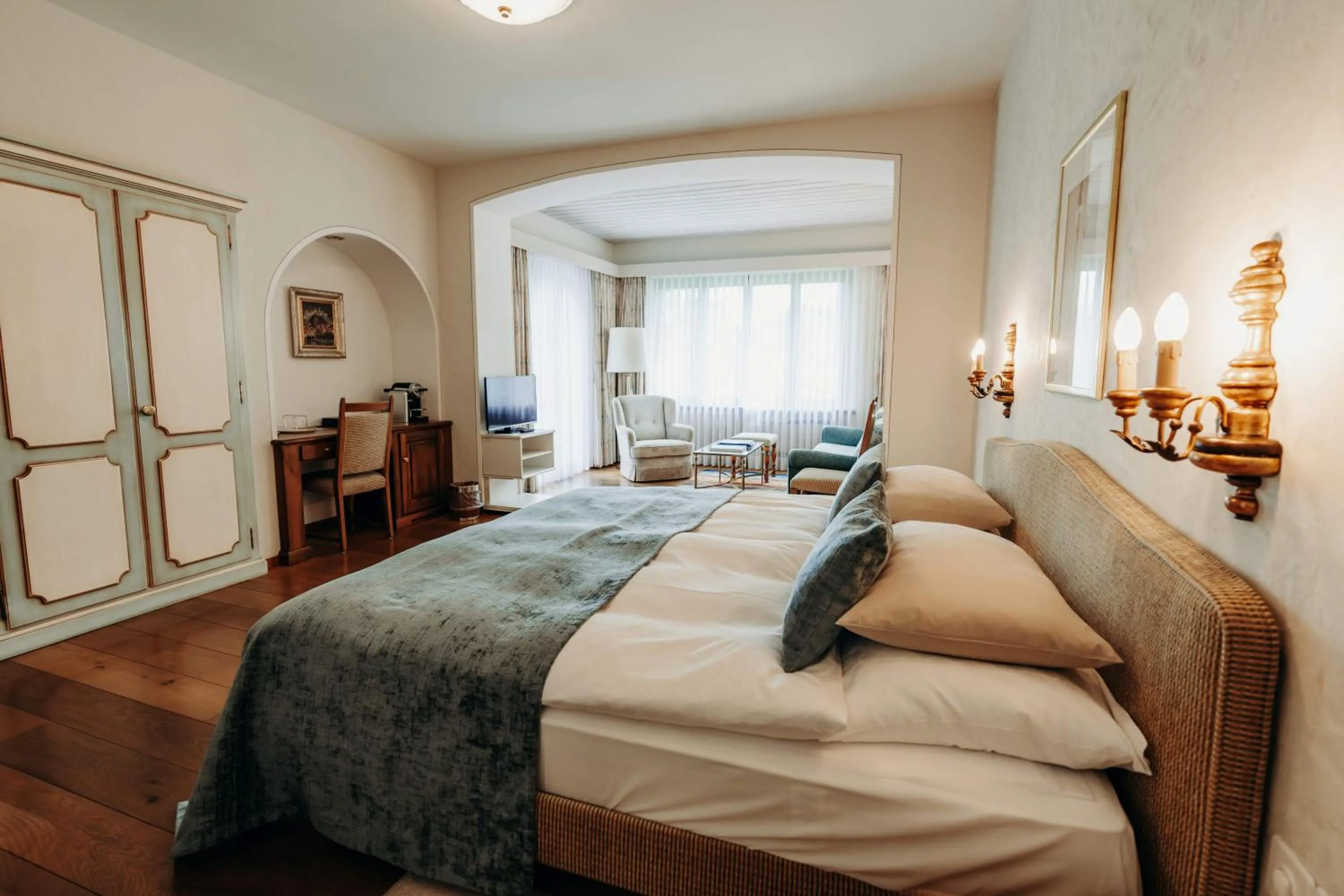 Bedroom, Bed in Romantik Hotel Castello Seeschloss