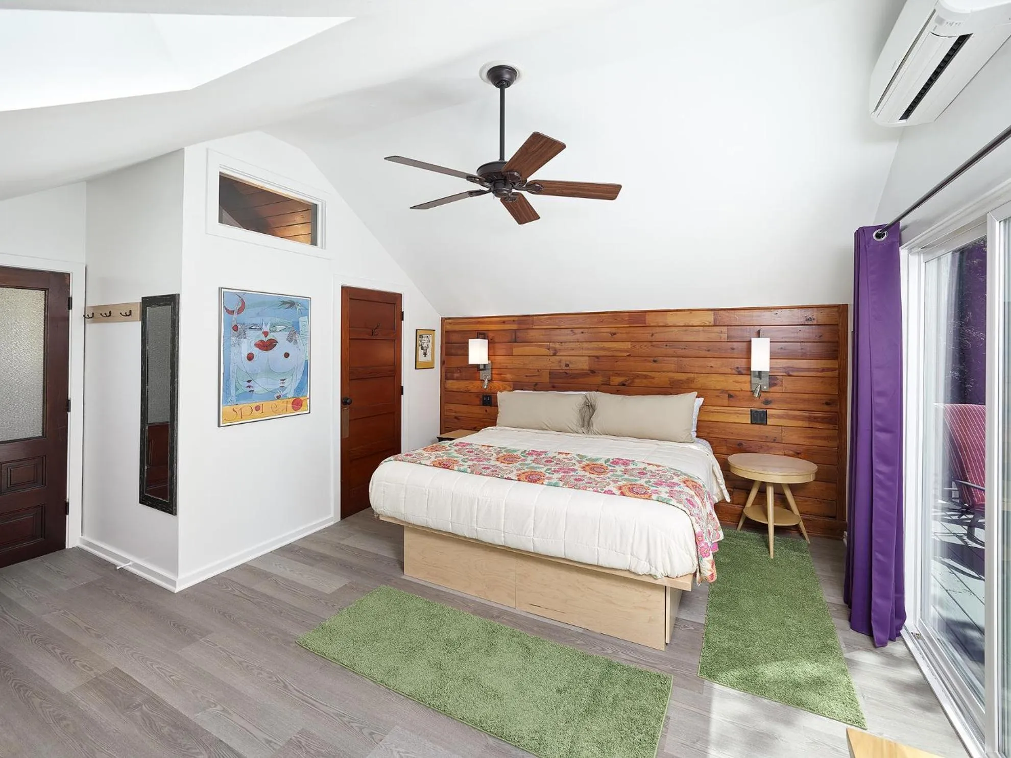 Bed in Folly Vacation 305 E Erie Fantastic Location