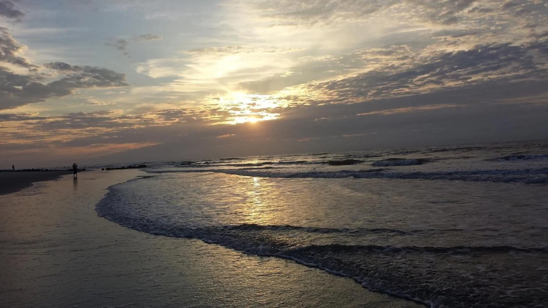 Folly Vacation 620 apartment w/bonus room, one block to the beach & pet friendly