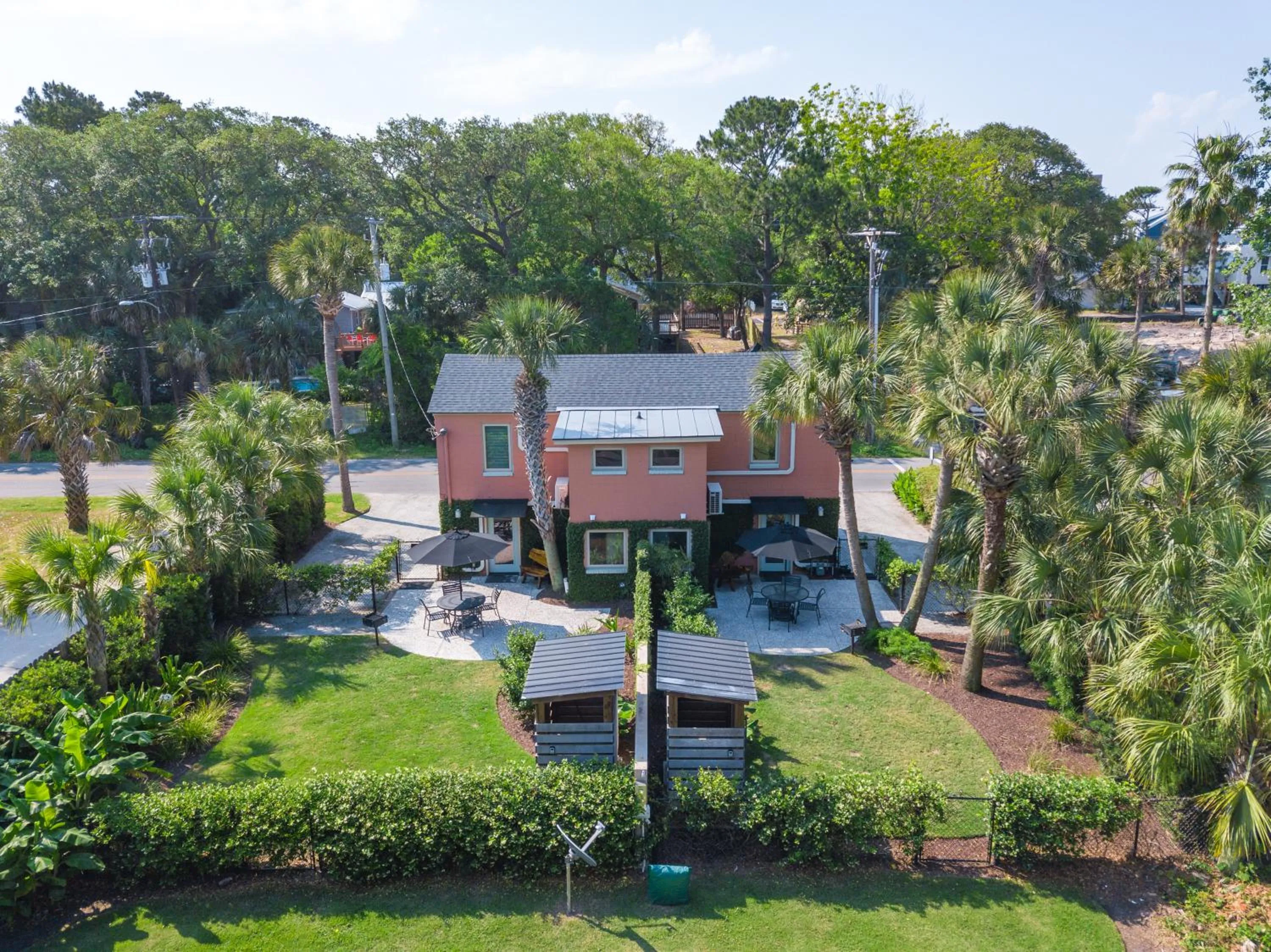 Property building in Folly Vacation 114A Townhouse near the beach, pet friendly