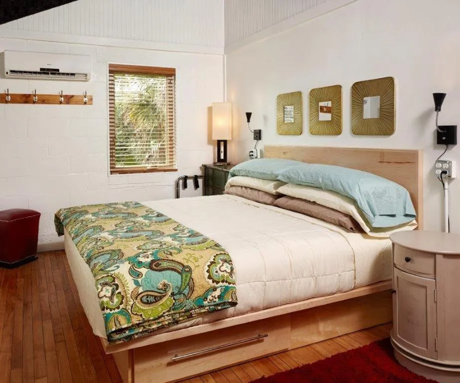 Bed in Folly Vacation 114A Townhouse near the beach, pet friendly