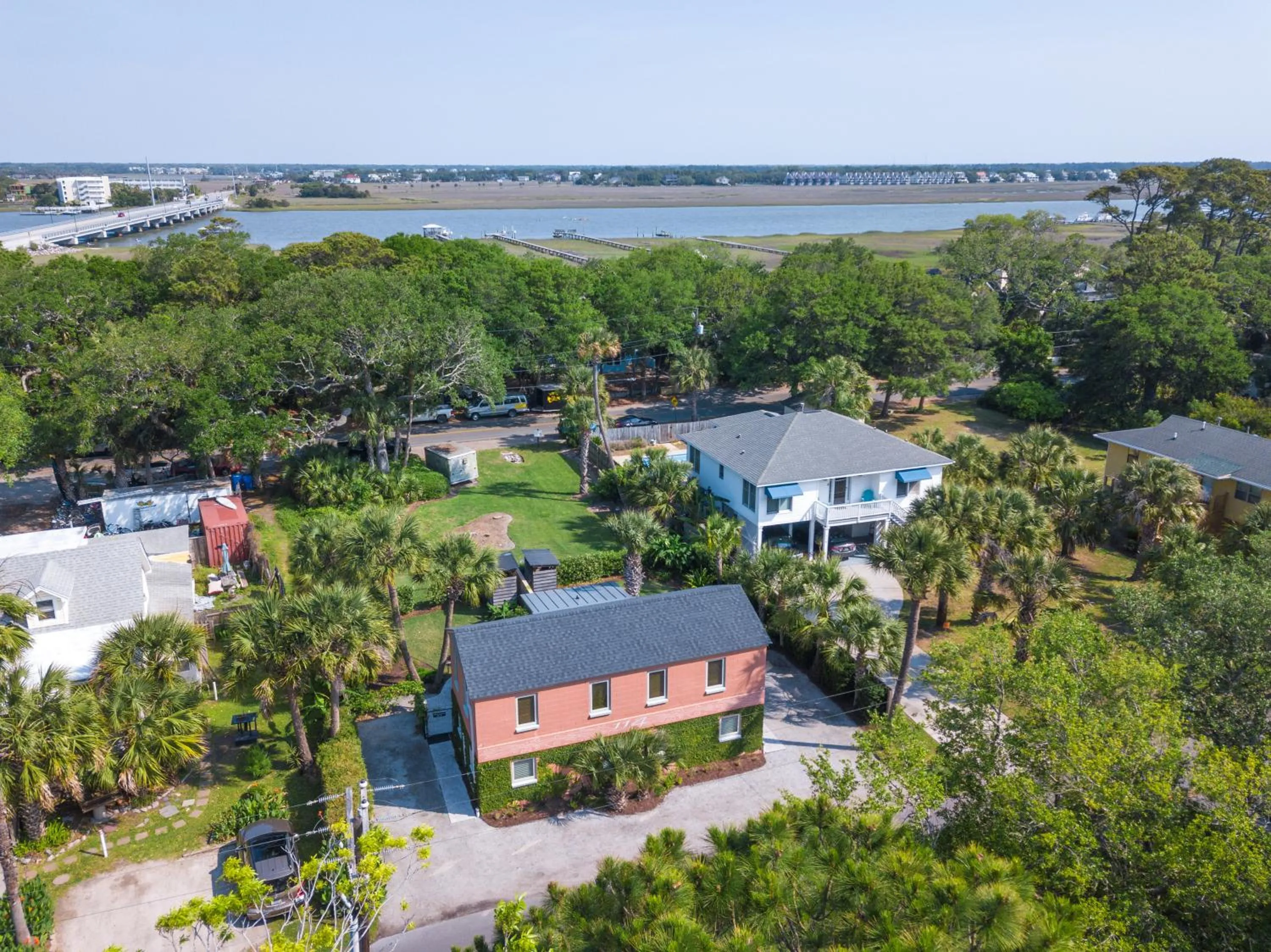 Property building in Folly Vacation 114A Townhouse near the beach, pet friendly