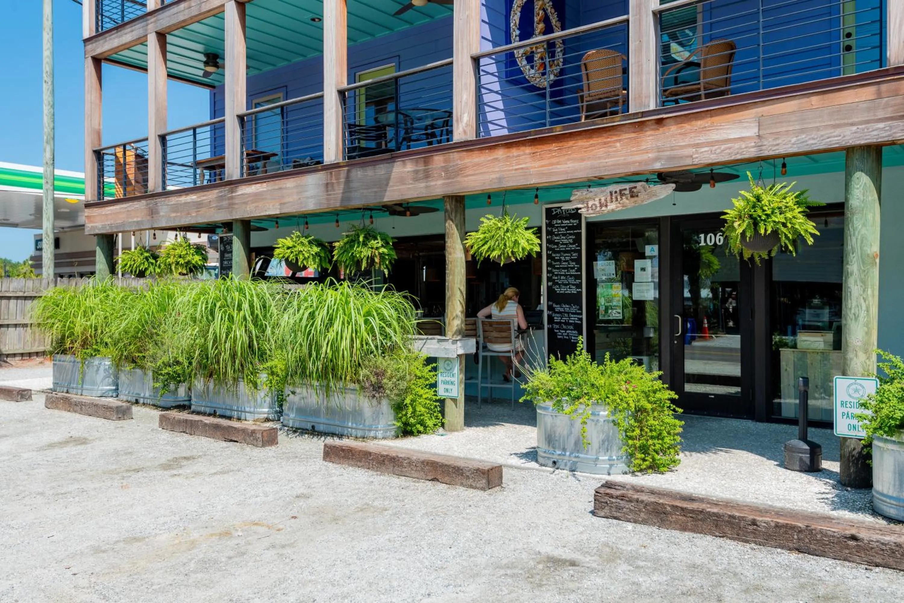 Restaurant/places to eat in Folly Vacation Great Location, Super Cute & Spacious Apt B