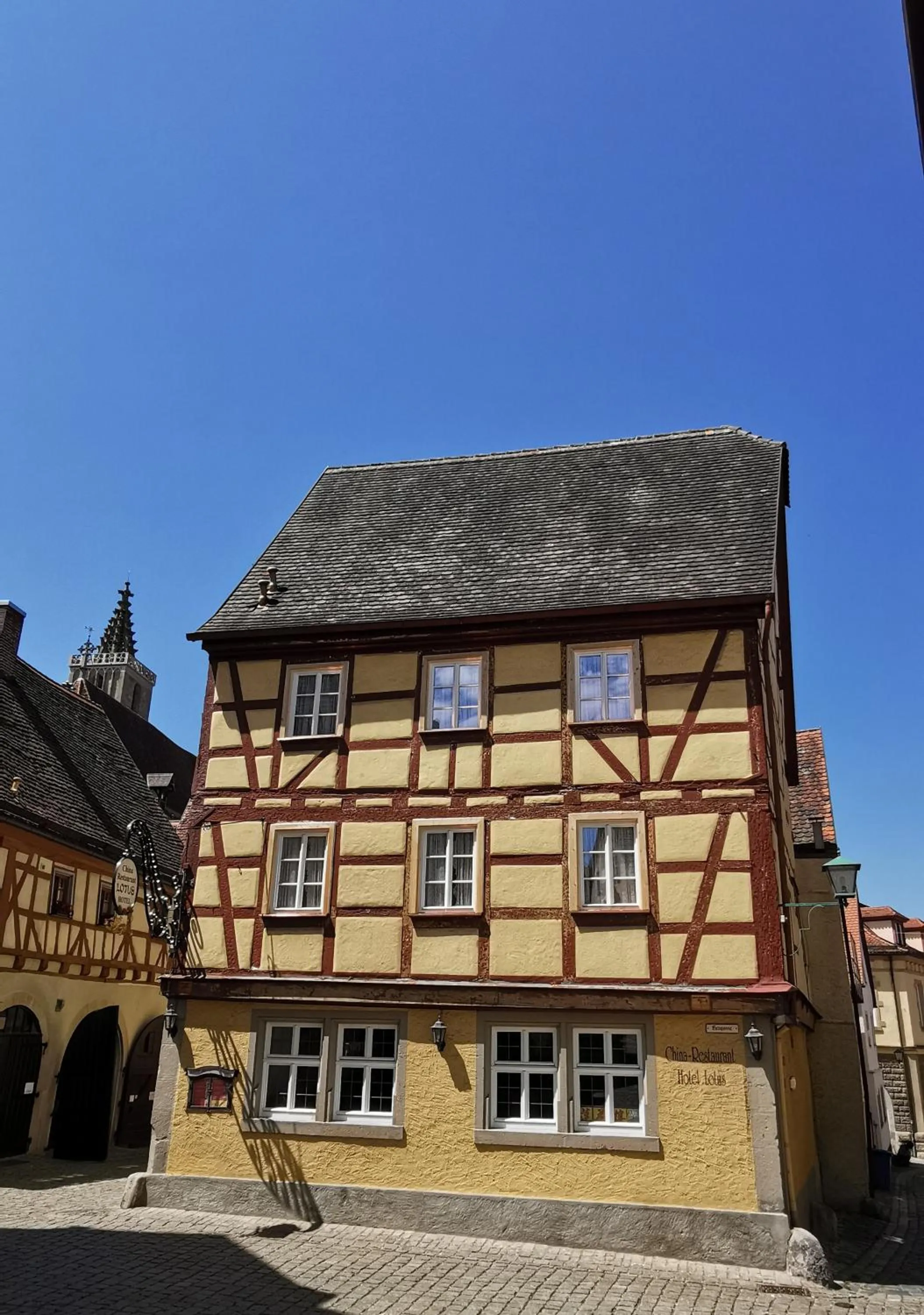 Property building in China Restaurant Hotel Lotus