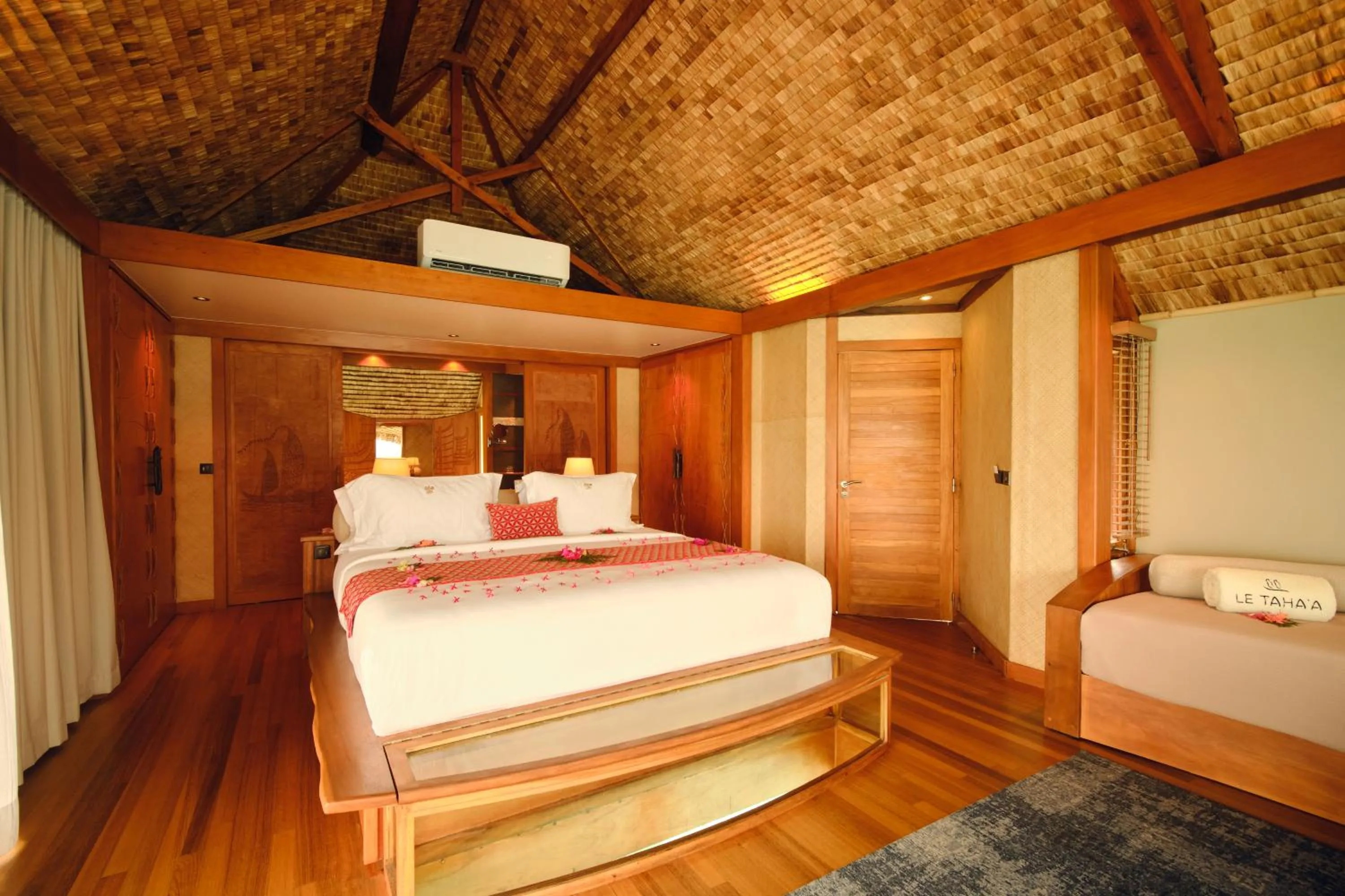 Bed in Le Taha'a by Pearl Resorts